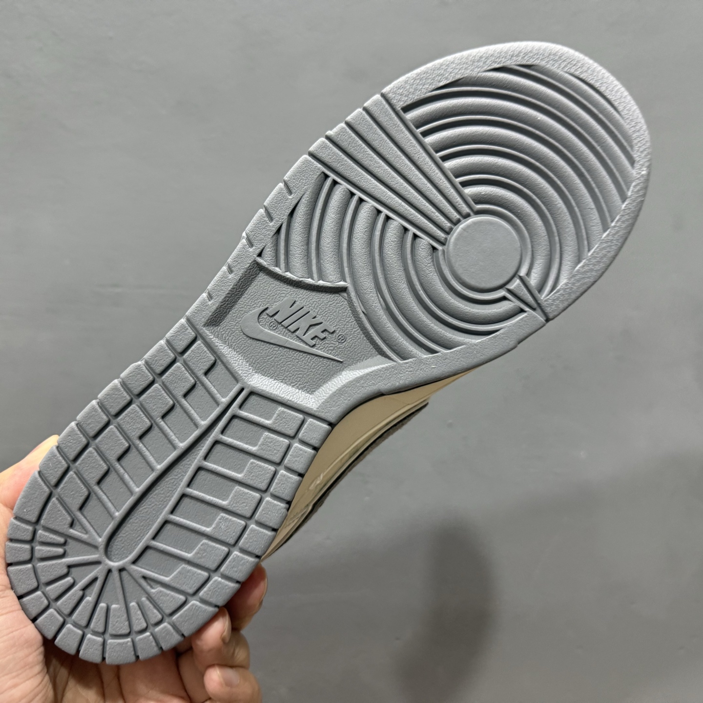 280 Nike SB Dunk Low LV 灰勾底红尾 周年高端定制 低帮休闲板鞋 YX5066-360-Chinese UA Cheap High Quatity Brand Clothes Bags handbags Sneakers wholesale wholesaler seller from China Factory suppliers Fashion Clothing Shoes best Quality Beautiful Price 280 Nike SB Dunk Low LV 灰勾底红尾 周年高端定制 低帮休闲板鞋 YX5066-360