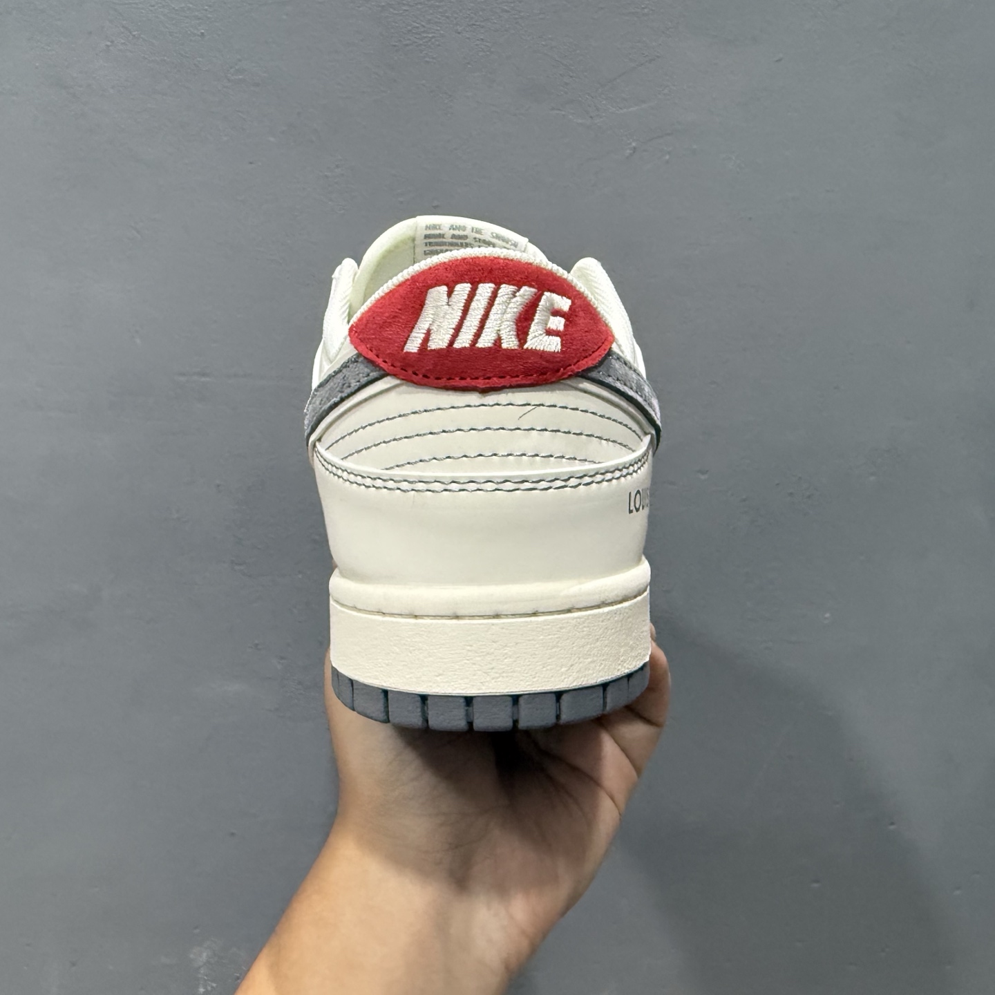 280 Nike SB Dunk Low LV 灰勾底红尾 周年高端定制 低帮休闲板鞋 YX5066-360-Chinese UA Cheap High Quatity Brand Clothes Bags handbags Sneakers wholesale wholesaler seller from China Factory suppliers Fashion Clothing Shoes best Quality Beautiful Price 280 Nike SB Dunk Low LV 灰勾底红尾 周年高端定制 低帮休闲板鞋 YX5066-360