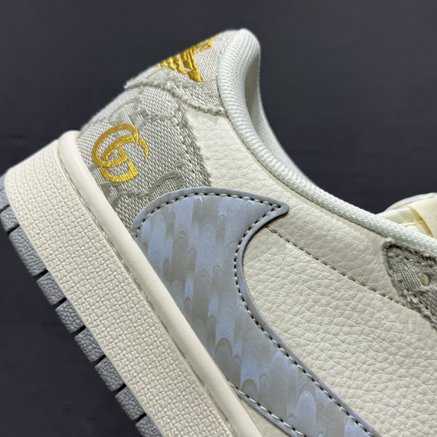 280 Travis Scott x Fragment Design × Air Jordan 1 Low OG SP AJ1 乔1古 驰联名 烟灰帆布 低帮文化休闲板鞋 XS7089-604-Chinese UA Cheap High Quatity Brand Clothes Bags handbags Sneakers wholesale wholesaler seller from China Factory suppliers Fashion Clothing Shoes best Quality Beautiful Price 280 Travis Scott x Fragment Design × Air Jordan 1 Low OG SP AJ1 乔1古 驰联名 烟灰帆布 低帮文化休闲板鞋 XS7089-604