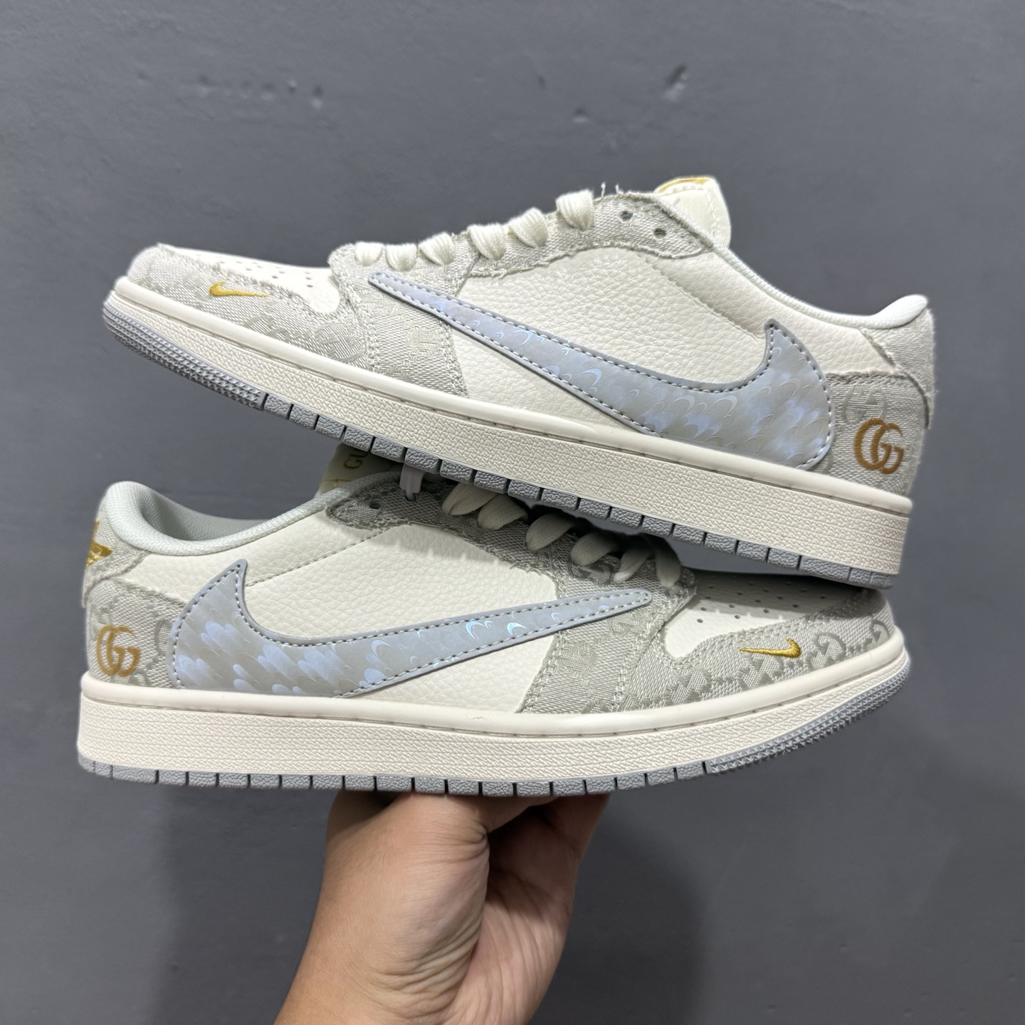 280 Travis Scott x Fragment Design × Air Jordan 1 Low OG SP AJ1 乔1古 驰联名 烟灰帆布 低帮文化休闲板鞋 XS7089-604-Chinese UA Cheap High Quatity Brand Clothes Bags handbags Sneakers wholesale wholesaler seller from China Factory suppliers Fashion Clothing Shoes best Quality Beautiful Price 280 Travis Scott x Fragment Design × Air Jordan 1 Low OG SP AJ1 乔1古 驰联名 烟灰帆布 低帮文化休闲板鞋 XS7089-604