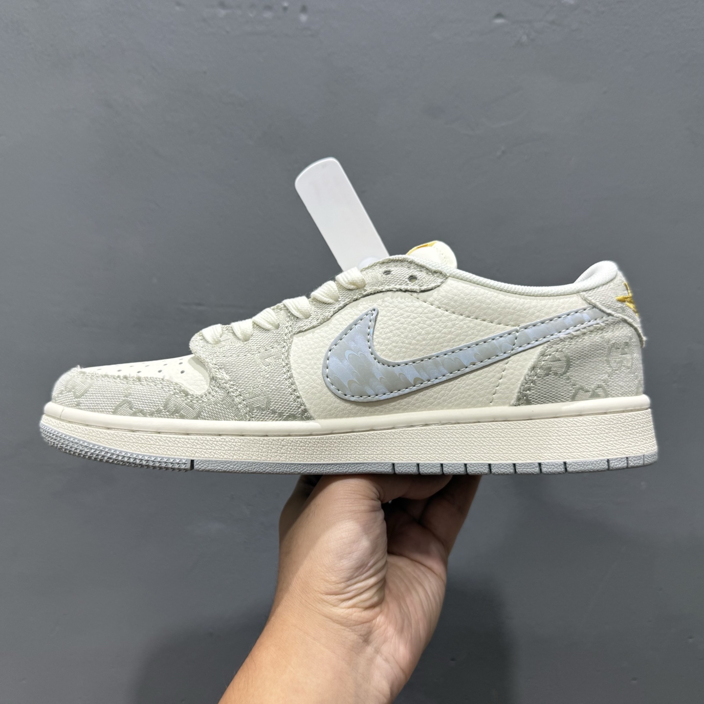 280 Travis Scott x Fragment Design × Air Jordan 1 Low OG SP AJ1 乔1古 驰联名 烟灰帆布 低帮文化休闲板鞋 XS7089-604-Chinese UA Cheap High Quatity Brand Clothes Bags handbags Sneakers wholesale wholesaler seller from China Factory suppliers Fashion Clothing Shoes best Quality Beautiful Price 280 Travis Scott x Fragment Design × Air Jordan 1 Low OG SP AJ1 乔1古 驰联名 烟灰帆布 低帮文化休闲板鞋 XS7089-604