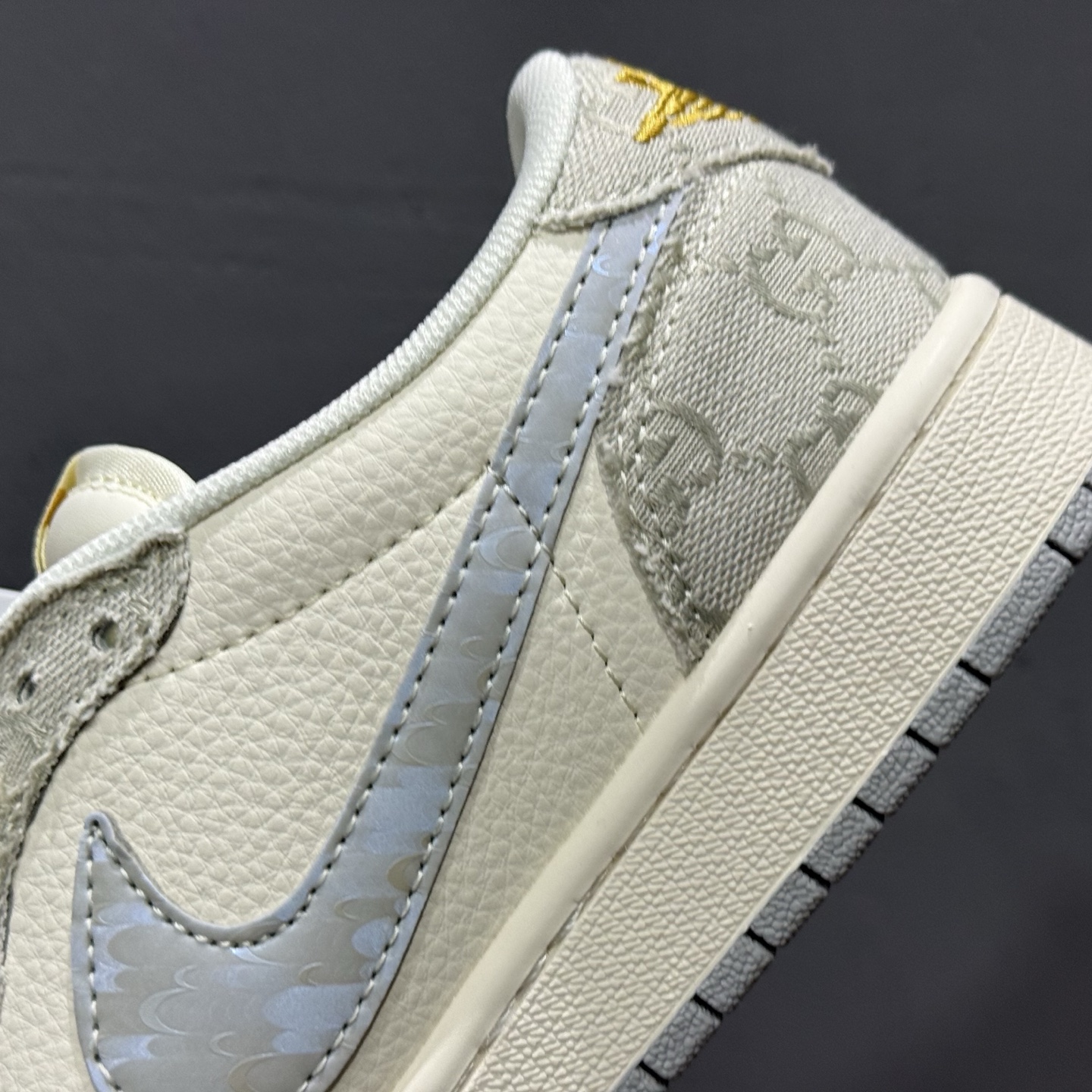 280 Travis Scott x Fragment Design × Air Jordan 1 Low OG SP AJ1 乔1古 驰联名 烟灰帆布 低帮文化休闲板鞋 XS7089-604-Chinese UA Cheap High Quatity Brand Clothes Bags handbags Sneakers wholesale wholesaler seller from China Factory suppliers Fashion Clothing Shoes best Quality Beautiful Price 280 Travis Scott x Fragment Design × Air Jordan 1 Low OG SP AJ1 乔1古 驰联名 烟灰帆布 低帮文化休闲板鞋 XS7089-604