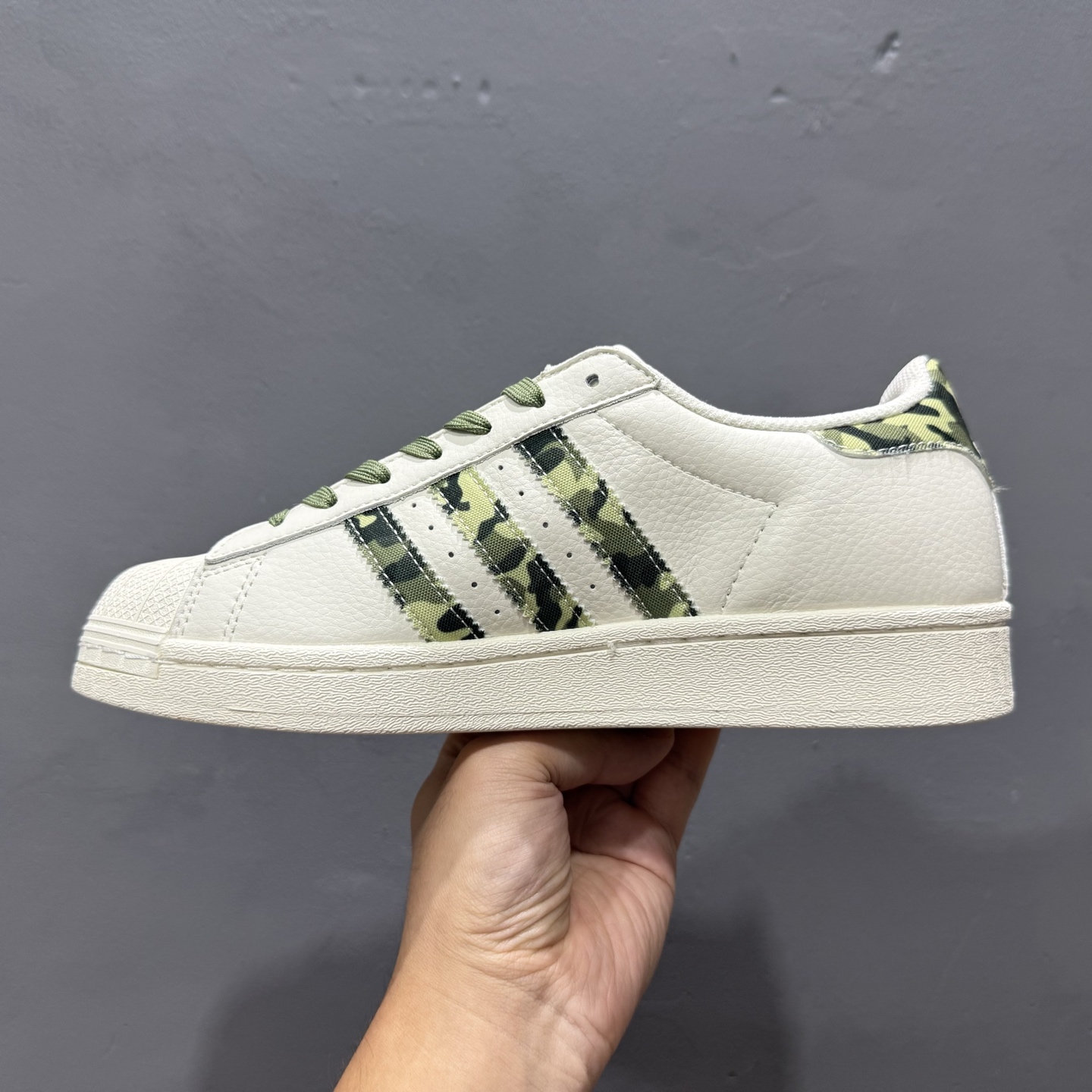 240 #纯原 CLOT x AD Originals Superstar 贝壳头猿人头联名限定 贴合柔软皮料白绿配色 DS0018-Chinese UA Cheap High Quatity Brand Clothes Bags handbags Sneakers wholesale wholesaler seller from China Factory suppliers Fashion Clothing Shoes best Quality Beautiful Price 240 #纯原 CLOT x AD Originals Superstar 贝壳头猿人头联名限定 贴合柔软皮料白绿配色 DS0018