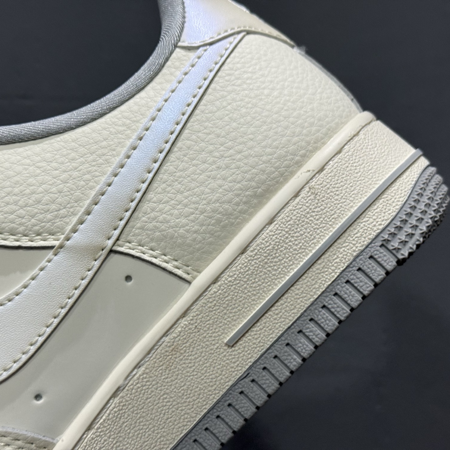 260 Nike Air Force 1'07 Supreme 联名 米白灰 XX3168-195-Chinese UA Cheap High Quatity Brand Clothes Bags handbags Sneakers wholesale wholesaler seller from China Factory suppliers Fashion Clothing Shoes best Quality Beautiful Price 260 Nike Air Force 1'07 Supreme 联名 米白灰 XX3168-195