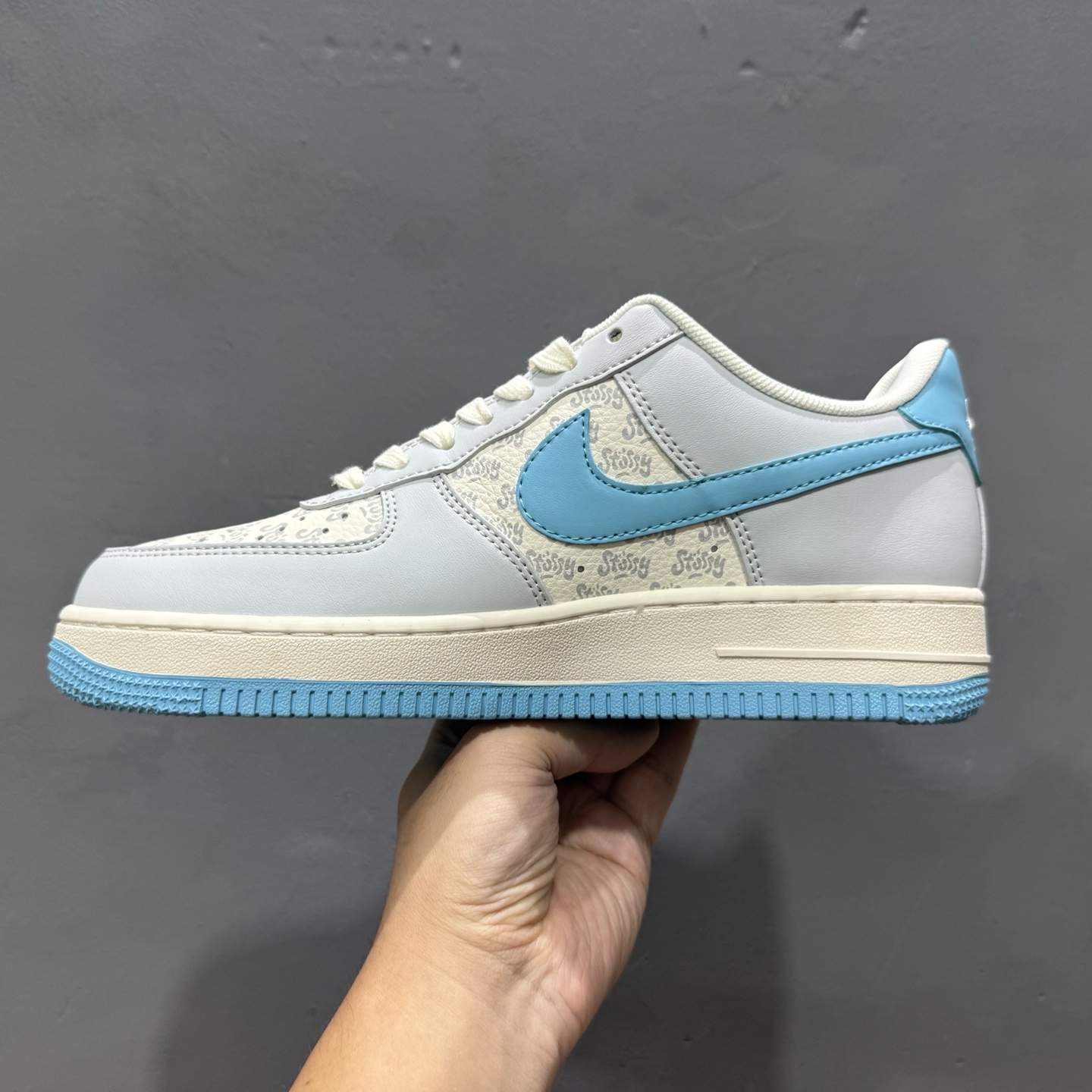 260 Nike Air Force 1'07 斯图西 联名 灰白蓝 JJ2508-717-Chinese UA Cheap High Quatity Brand Clothes Bags handbags Sneakers wholesale wholesaler seller from China Factory suppliers Fashion Clothing Shoes best Quality Beautiful Price 260 Nike Air Force 1'07 斯图西 联名 灰白蓝 JJ2508-717