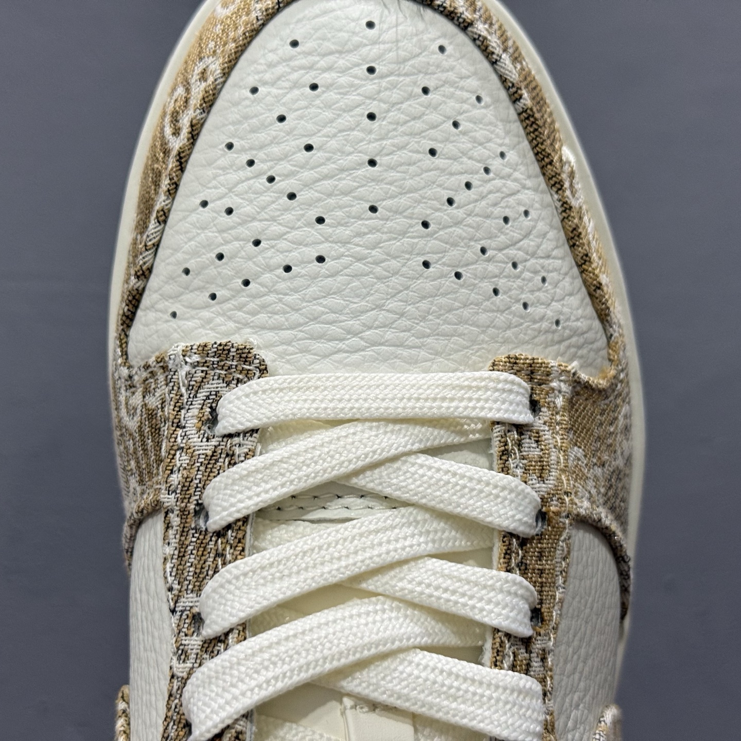 280 XC版Nike SB Dunk Low 古驰联名 卡其灰牛仔 周年高端定制 低帮休闲板鞋 SC9207-421-Chinese UA Cheap High Quatity Brand Clothes Bags handbags Sneakers wholesale wholesaler seller from China Factory suppliers Fashion Clothing Shoes best Quality Beautiful Price 280 XC版Nike SB Dunk Low 古驰联名 卡其灰牛仔 周年高端定制 低帮休闲板鞋 SC9207-421