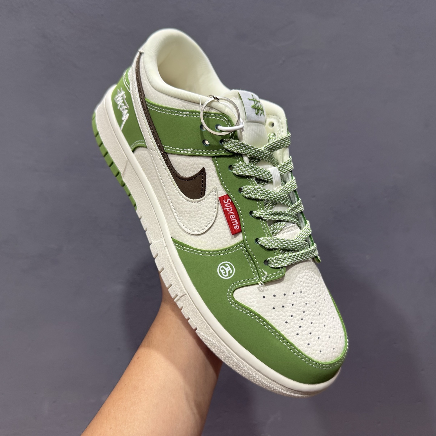 280 Nike SB Dunk Low 白棕双勾 斯图西 周年高端定制 低帮休闲板鞋 LW1818-120-Chinese UA Cheap High Quatity Brand Clothes Bags handbags Sneakers wholesale wholesaler seller from China Factory suppliers Fashion Clothing Shoes best Quality Beautiful Price 280 Nike SB Dunk Low 白棕双勾 斯图西 周年高端定制 低帮休闲板鞋 LW1818-120