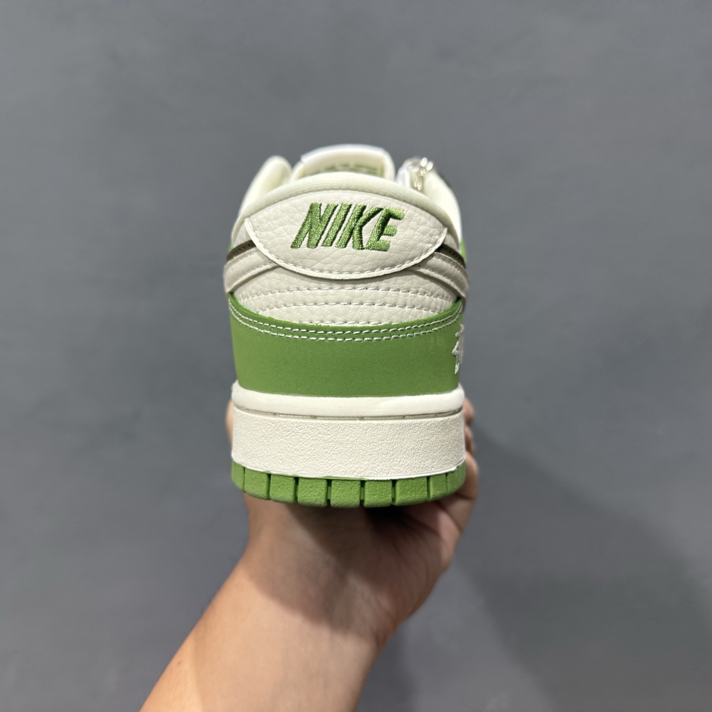 280 Nike SB Dunk Low 白棕双勾 斯图西 周年高端定制 低帮休闲板鞋 LW1818-120-Chinese UA Cheap High Quatity Brand Clothes Bags handbags Sneakers wholesale wholesaler seller from China Factory suppliers Fashion Clothing Shoes best Quality Beautiful Price 280 Nike SB Dunk Low 白棕双勾 斯图西 周年高端定制 低帮休闲板鞋 LW1818-120