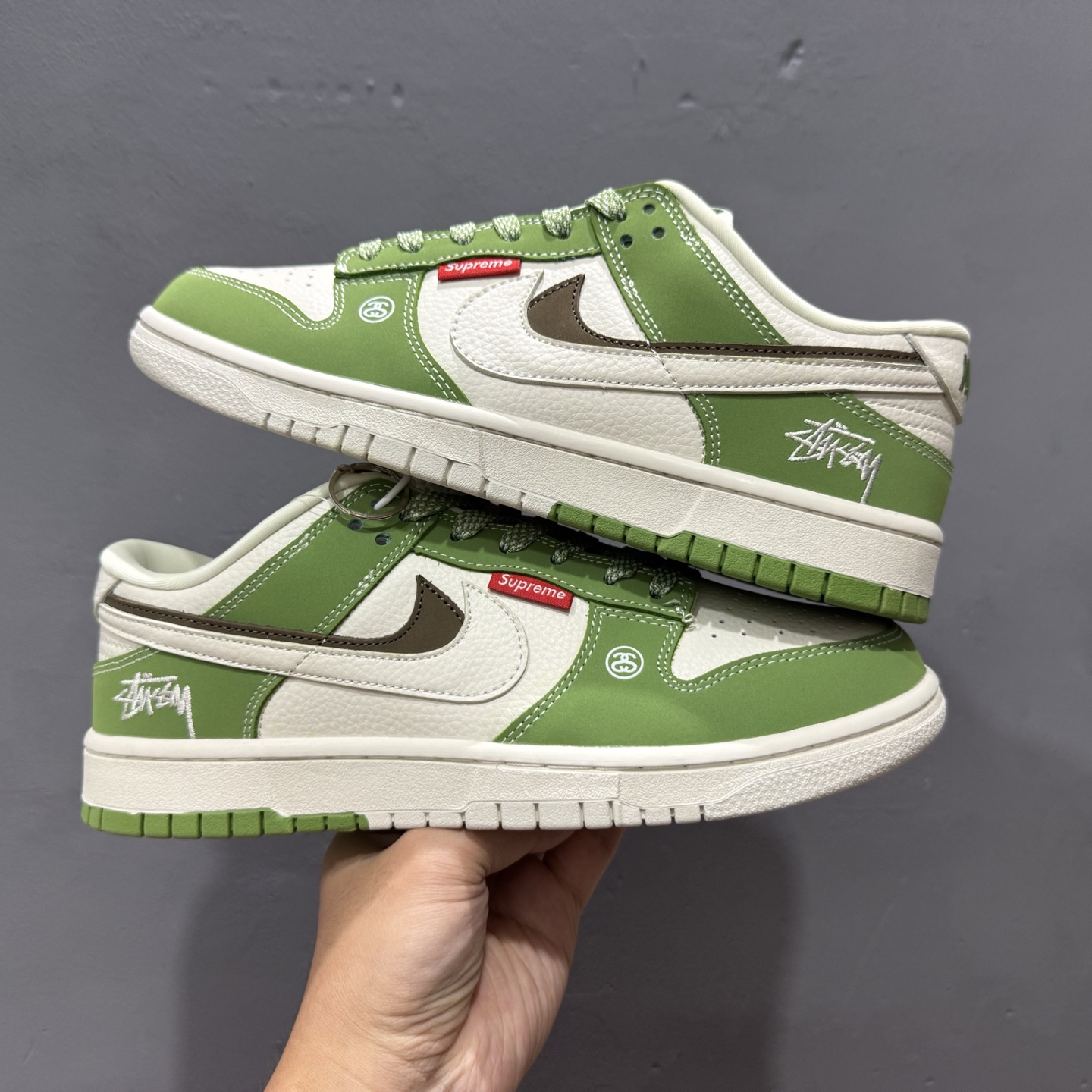 280 Nike SB Dunk Low 白棕双勾 斯图西 周年高端定制 低帮休闲板鞋 LW1818-120-Chinese UA Cheap High Quatity Brand Clothes Bags handbags Sneakers wholesale wholesaler seller from China Factory suppliers Fashion Clothing Shoes best Quality Beautiful Price 280 Nike SB Dunk Low 白棕双勾 斯图西 周年高端定制 低帮休闲板鞋 LW1818-120