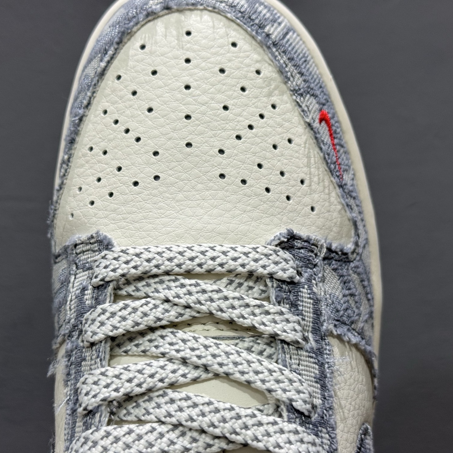 200 Nike SB Dunk Low x DIOR 白灰红三小钩 SJ2558-013