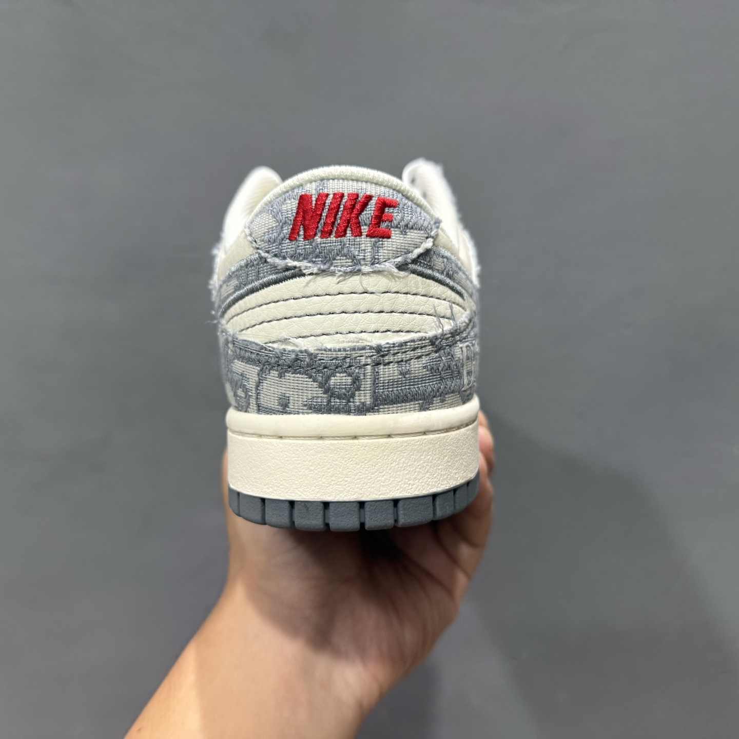 200 Nike SB Dunk Low x DIOR 白灰红三小钩 SJ2558-013