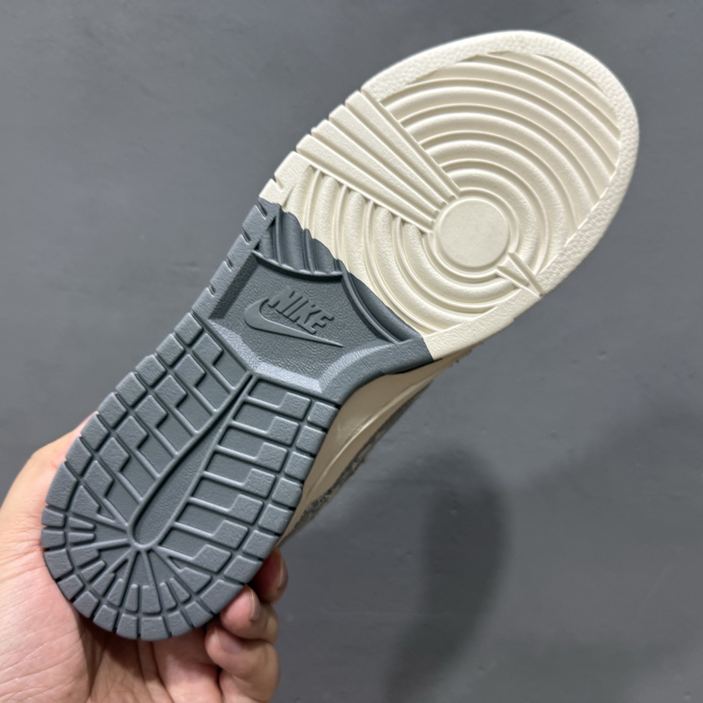 200 Nike SB Dunk Low x DIOR 白灰红三小钩 SJ2558-013