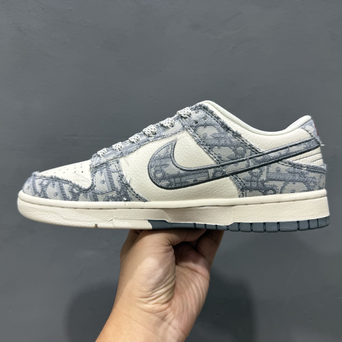 200 Nike SB Dunk Low x DIOR 白灰红三小钩 SJ2558-013