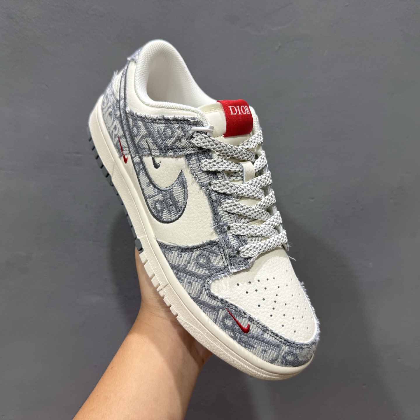 200 Nike SB Dunk Low x DIOR 白灰红三小钩 SJ2558-013