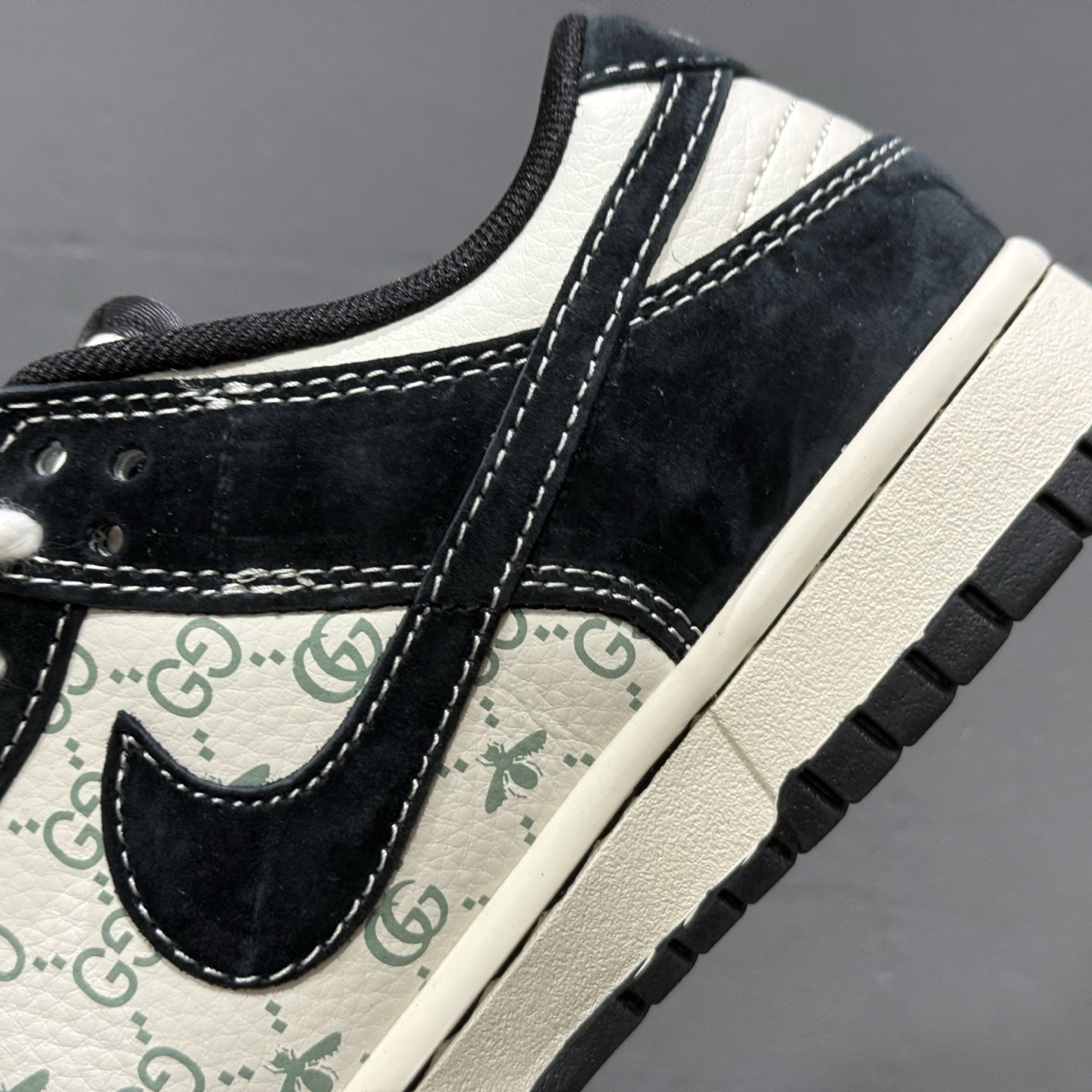 200 Nike SB Dunk Low x Stussy 米黑小钩橙布标 MM1089-022