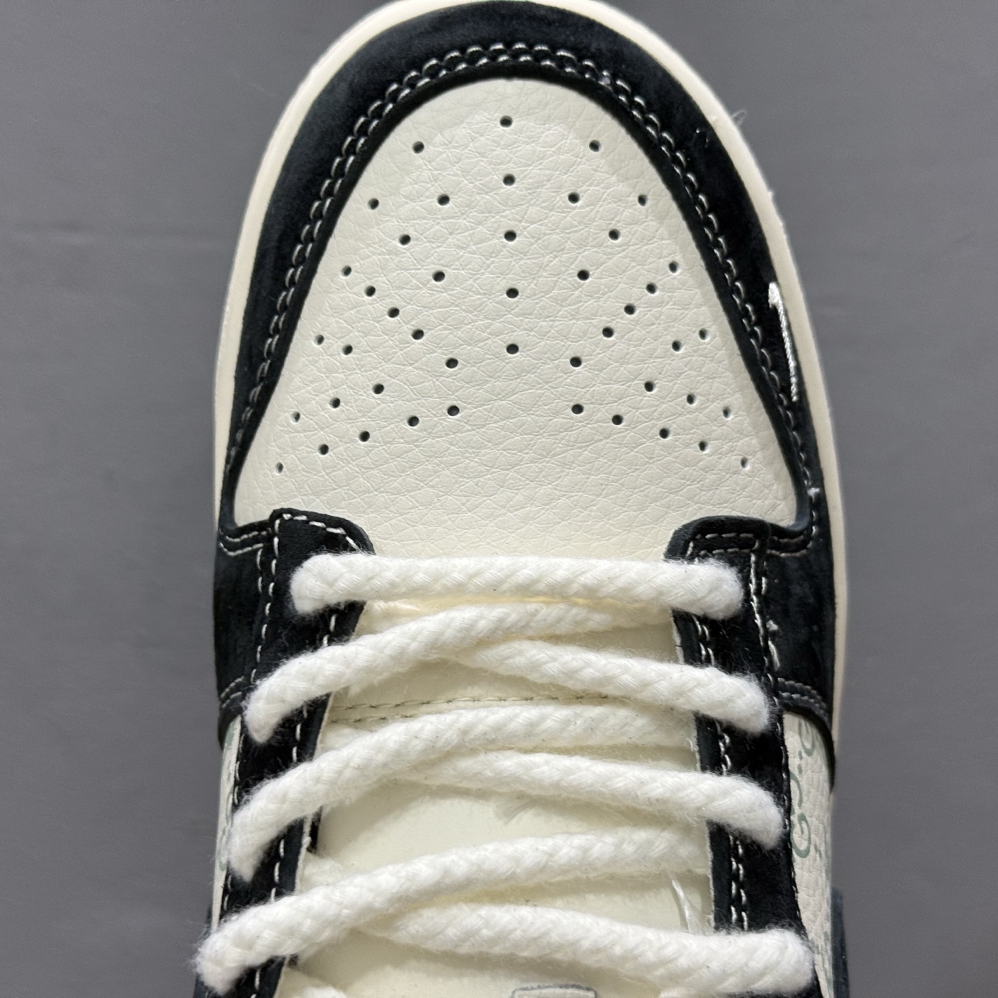 200 Nike SB Dunk Low x Stussy 米黑小钩橙布标 MM1089-022