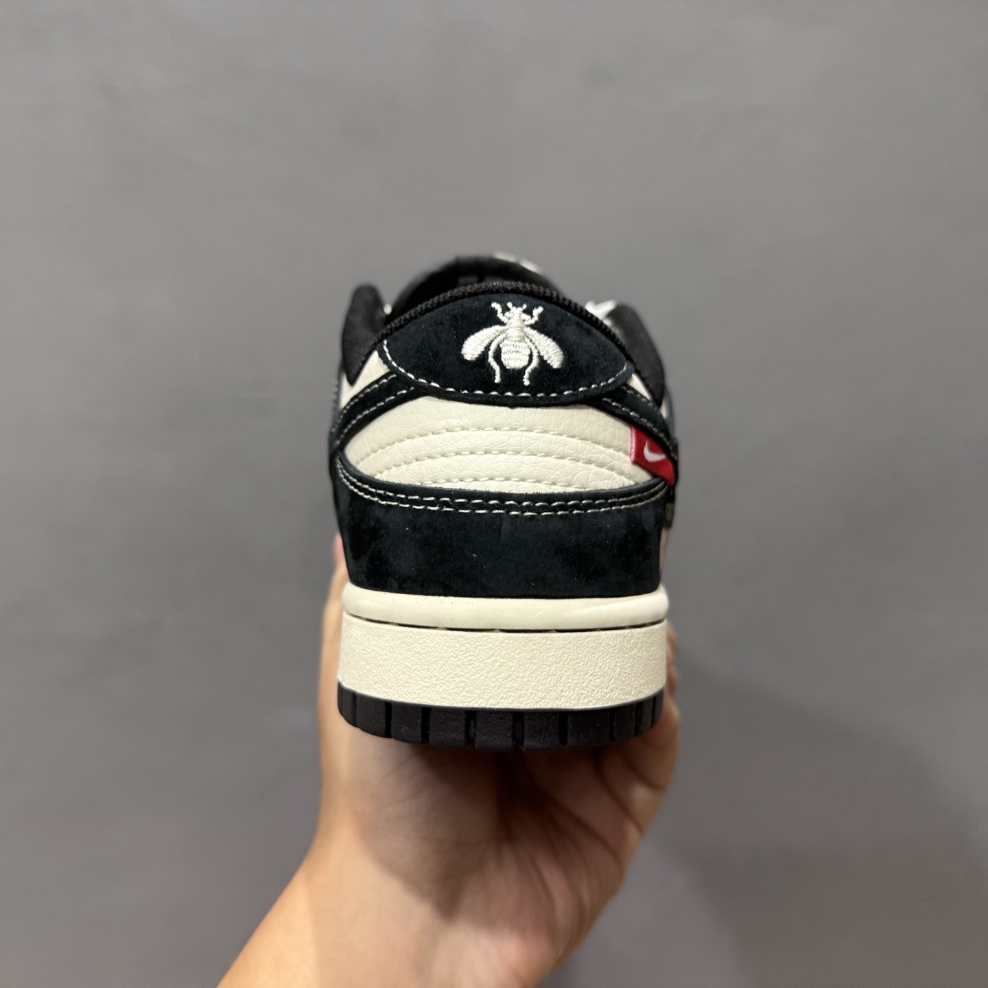 200 Nike SB Dunk Low x Stussy 米黑小钩橙布标 MM1089-022