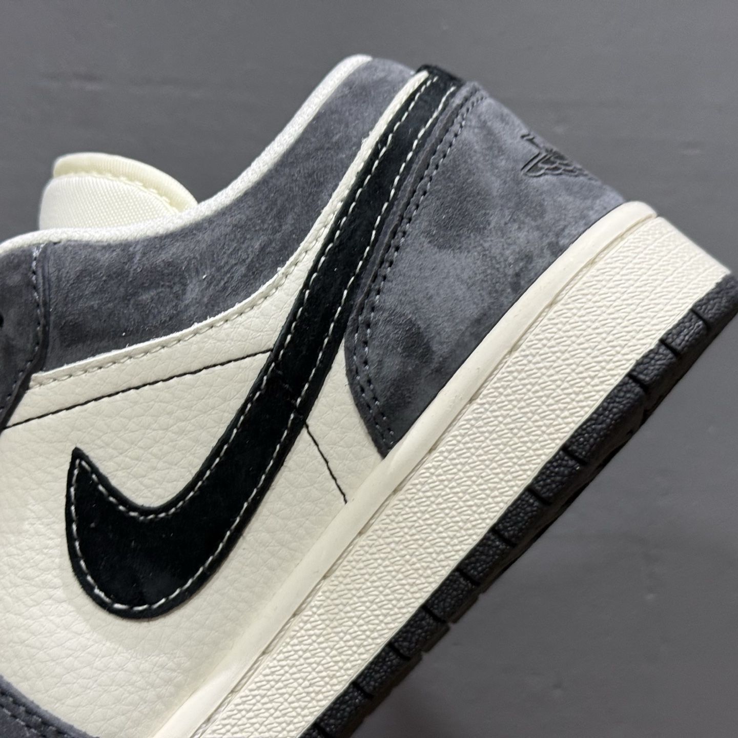 200 Air Jordan 1 Retro Low x Stussy 斯图西米红翻毛 SJ9950-023