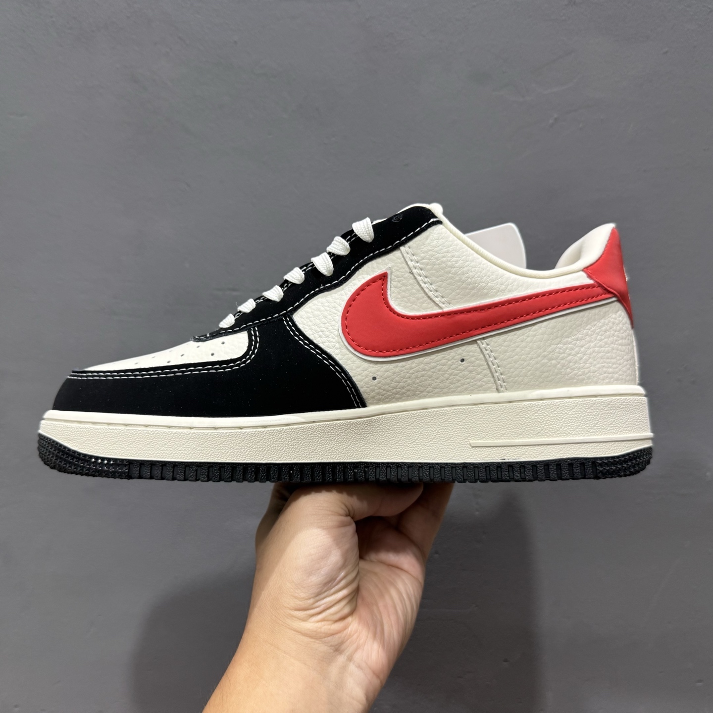 ¥260 Nike Air Force 1'07 Low 黑红勾 空军一号低帮休闲板鞋 KB1688-001-Chinese UA Cheap High Quatity Brand Clothes Bags handbags Sneakers wholesale wholesaler seller from China Factory suppliers Fashion Clothing Shoes best Quality Beautiful Price ¥260 Nike Air Force 1'07 Low 黑红勾 空军一号低帮休闲板鞋 KB1688-001