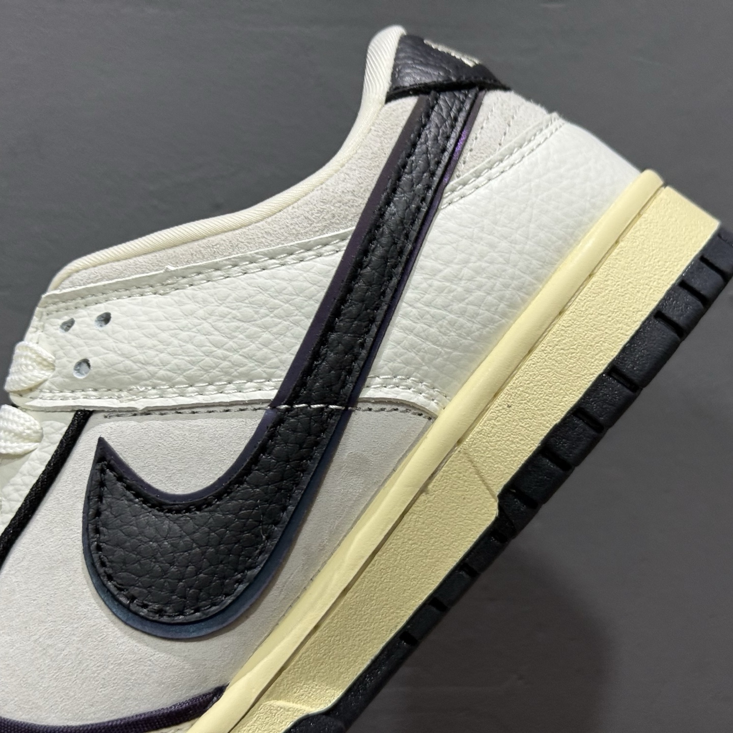 280 Nike SB Dunk Low x Supreme 白灰三小勾 SC9207-409