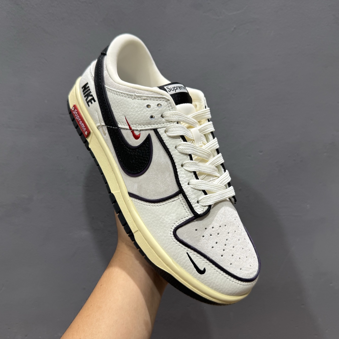 280 Nike SB Dunk Low x Supreme 白灰三小勾 SC9207-409
