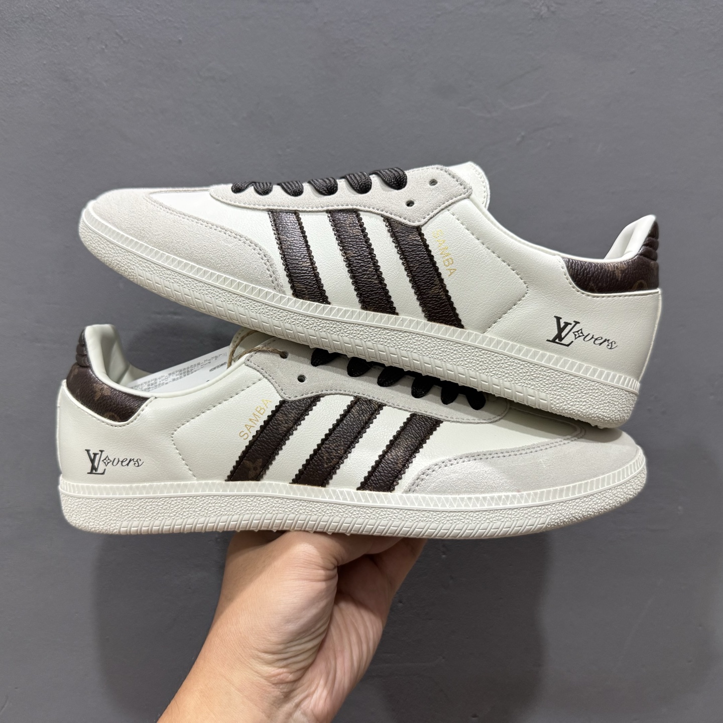 220 Adidas 德运一代系列-lv联名 夏季时尚短裤百搭低帮休闲运动板鞋 白棕 GJ75803-Chinese UA Cheap High Quatity Brand Clothes Bags handbags Sneakers wholesale wholesaler seller from China Factory suppliers Fashion Clothing Shoes best Quality Beautiful Price 220 Adidas 德运一代系列-lv联名 夏季时尚短裤百搭低帮休闲运动板鞋 白棕 GJ75803
