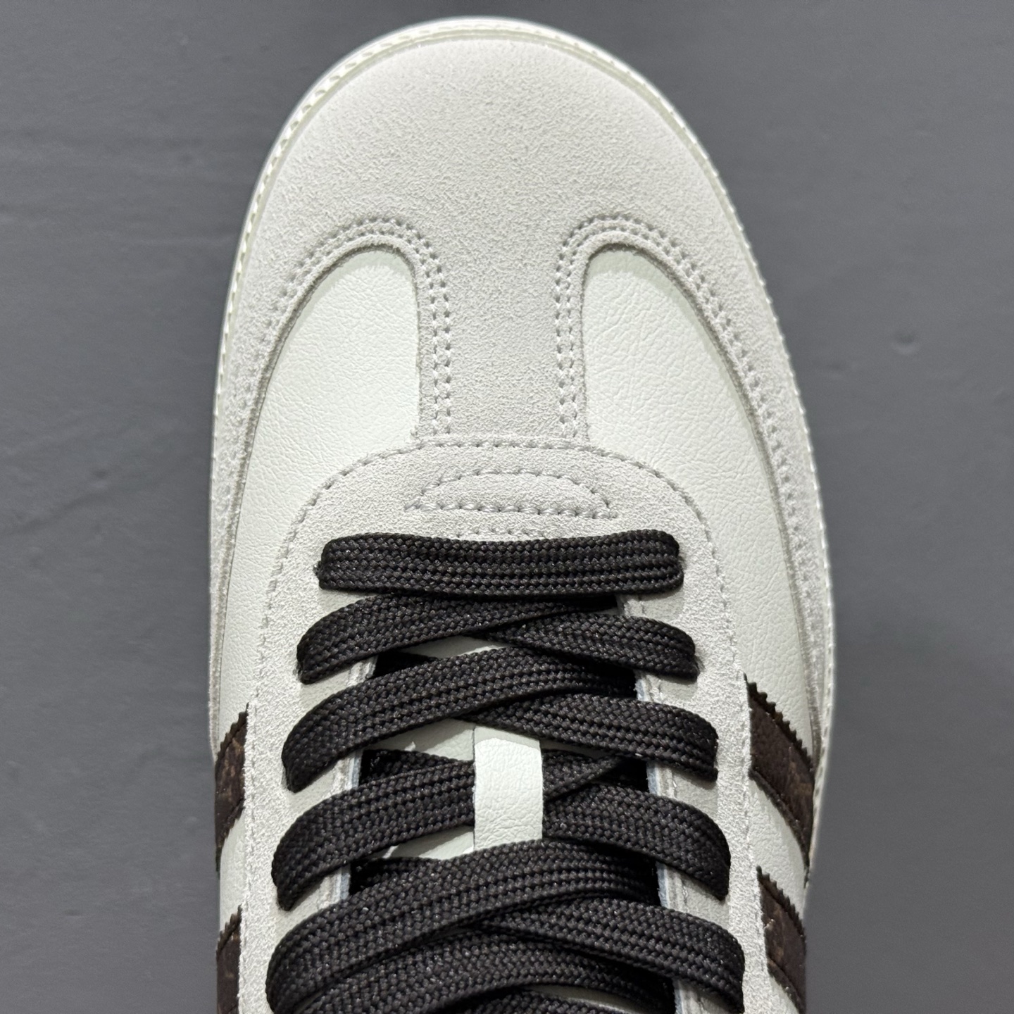 220 Adidas 德运一代系列-lv联名 夏季时尚短裤百搭低帮休闲运动板鞋 白棕 GJ75803-Chinese UA Cheap High Quatity Brand Clothes Bags handbags Sneakers wholesale wholesaler seller from China Factory suppliers Fashion Clothing Shoes best Quality Beautiful Price 220 Adidas 德运一代系列-lv联名 夏季时尚短裤百搭低帮休闲运动板鞋 白棕 GJ75803