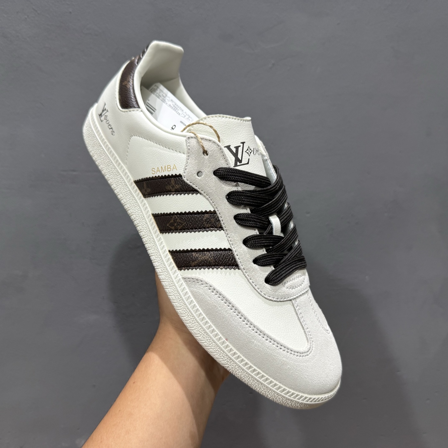 220 Adidas 德运一代系列-lv联名 夏季时尚短裤百搭低帮休闲运动板鞋 白棕 GJ75803-Chinese UA Cheap High Quatity Brand Clothes Bags handbags Sneakers wholesale wholesaler seller from China Factory suppliers Fashion Clothing Shoes best Quality Beautiful Price 220 Adidas 德运一代系列-lv联名 夏季时尚短裤百搭低帮休闲运动板鞋 白棕 GJ75803