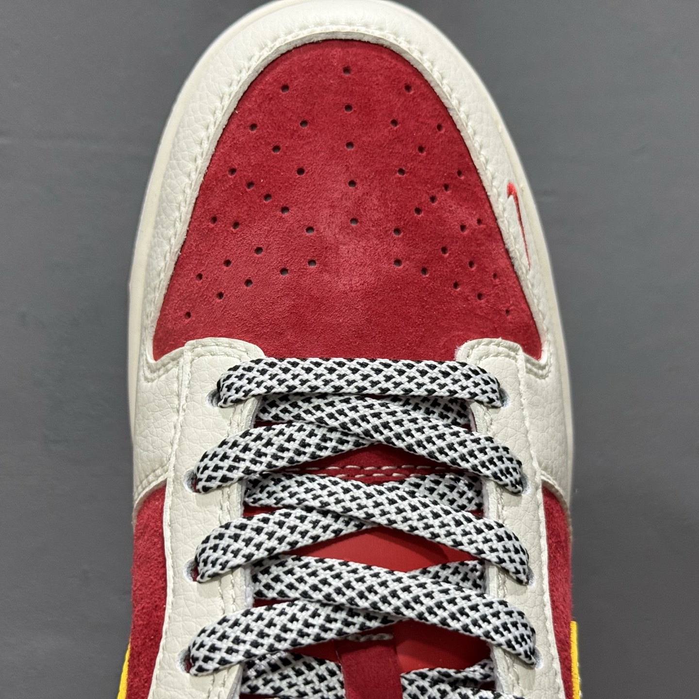 200 独家实拍Nike SB Dunk Low 蛇年限定 白红金三小钩满天星纯 SJ2558-016
