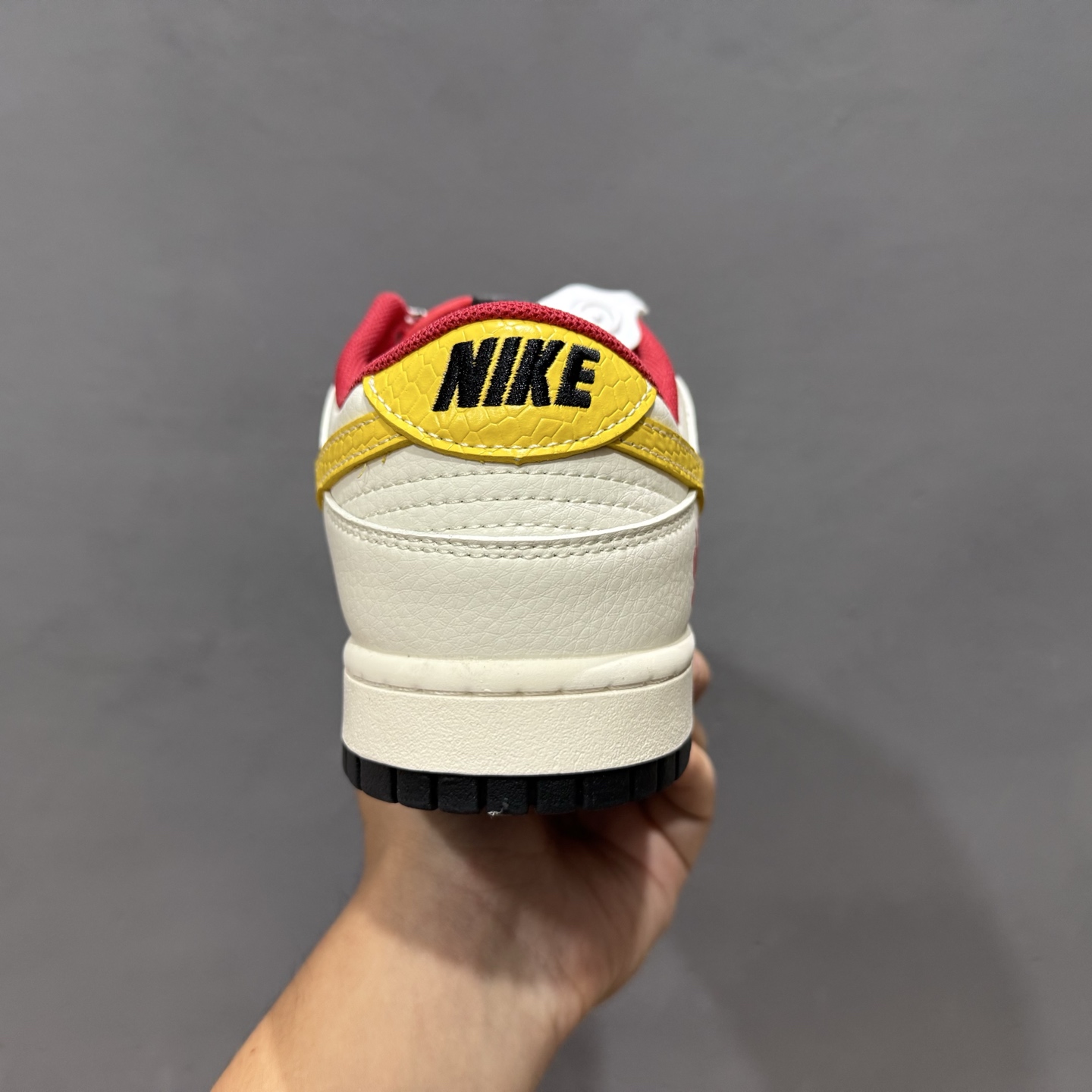 200 独家实拍Nike SB Dunk Low 蛇年限定 白红金三小钩满天星纯 SJ2558-016