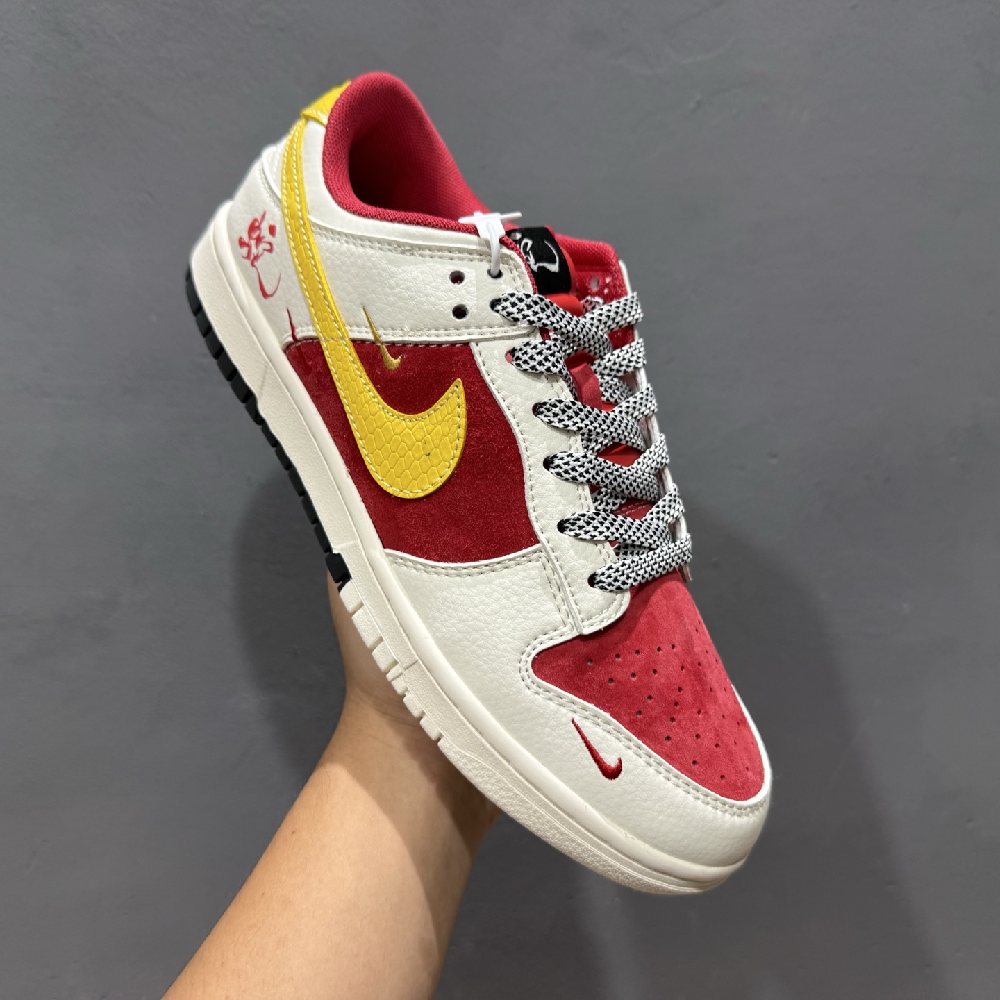 200 独家实拍Nike SB Dunk Low 蛇年限定 白红金三小钩满天星纯 SJ2558-016