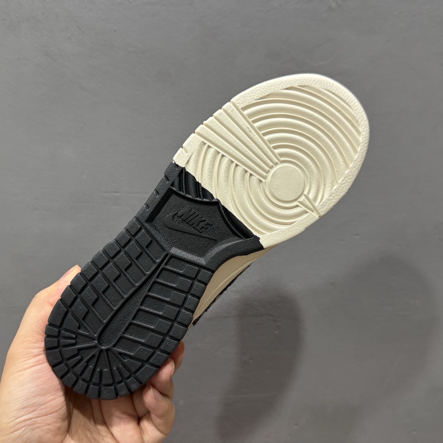 200 Nike SB Dunk Low“迪奥系列——织布黑勾” 周年高端定制 低帮休闲板鞋 SJ2558-015-Chinese UA Cheap High Quatity Brand Clothes Bags handbags Sneakers wholesale wholesaler seller from China Factory suppliers Fashion Clothing Shoes best Quality Beautiful Price 200 Nike SB Dunk Low“迪奥系列——织布黑勾” 周年高端定制 低帮休闲板鞋 SJ2558-015