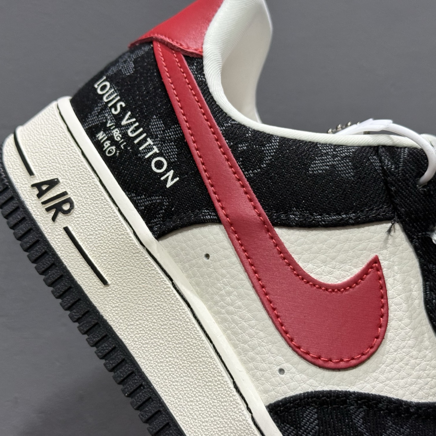 260 SC版Nike Air Force 1'07 Low LV联名 白红黑牛仔 空军一号低帮休闲板鞋 ZD1988-002-Chinese UA Cheap High Quatity Brand Clothes Bags handbags Sneakers wholesale wholesaler seller from China Factory suppliers Fashion Clothing Shoes best Quality Beautiful Price 260 SC版Nike Air Force 1'07 Low LV联名 白红黑牛仔 空军一号低帮休闲板鞋 ZD1988-002