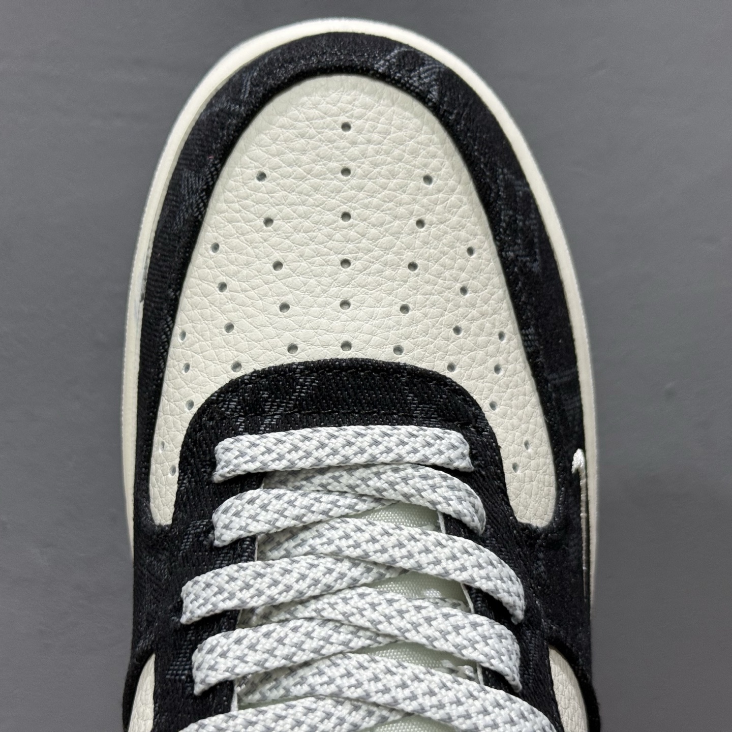 260 SC版Nike Air Force 1'07 Low LV联名 白红黑牛仔 空军一号低帮休闲板鞋 ZD1988-002-Chinese UA Cheap High Quatity Brand Clothes Bags handbags Sneakers wholesale wholesaler seller from China Factory suppliers Fashion Clothing Shoes best Quality Beautiful Price 260 SC版Nike Air Force 1'07 Low LV联名 白红黑牛仔 空军一号低帮休闲板鞋 ZD1988-002