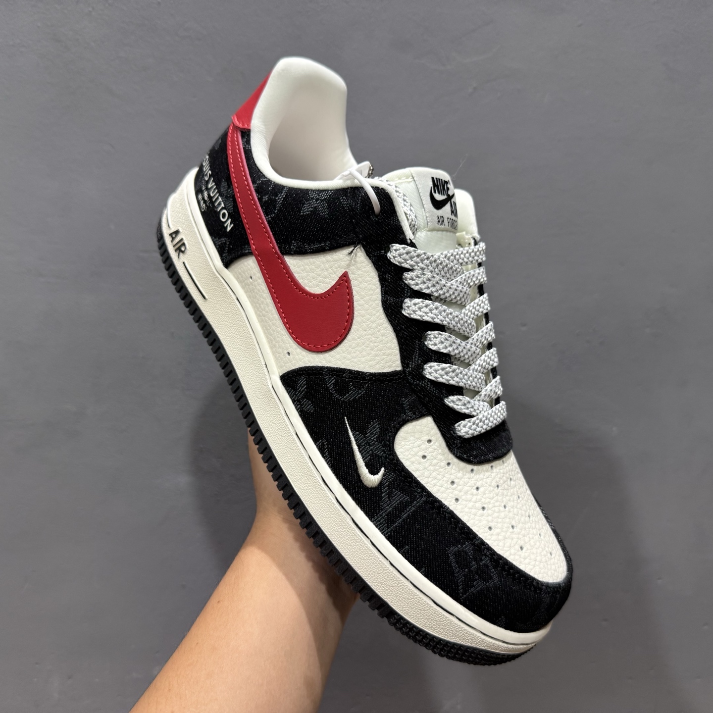 260 SC版Nike Air Force 1'07 Low LV联名 白红黑牛仔 空军一号低帮休闲板鞋 ZD1988-002-Chinese UA Cheap High Quatity Brand Clothes Bags handbags Sneakers wholesale wholesaler seller from China Factory suppliers Fashion Clothing Shoes best Quality Beautiful Price 260 SC版Nike Air Force 1'07 Low LV联名 白红黑牛仔 空军一号低帮休闲板鞋 ZD1988-002