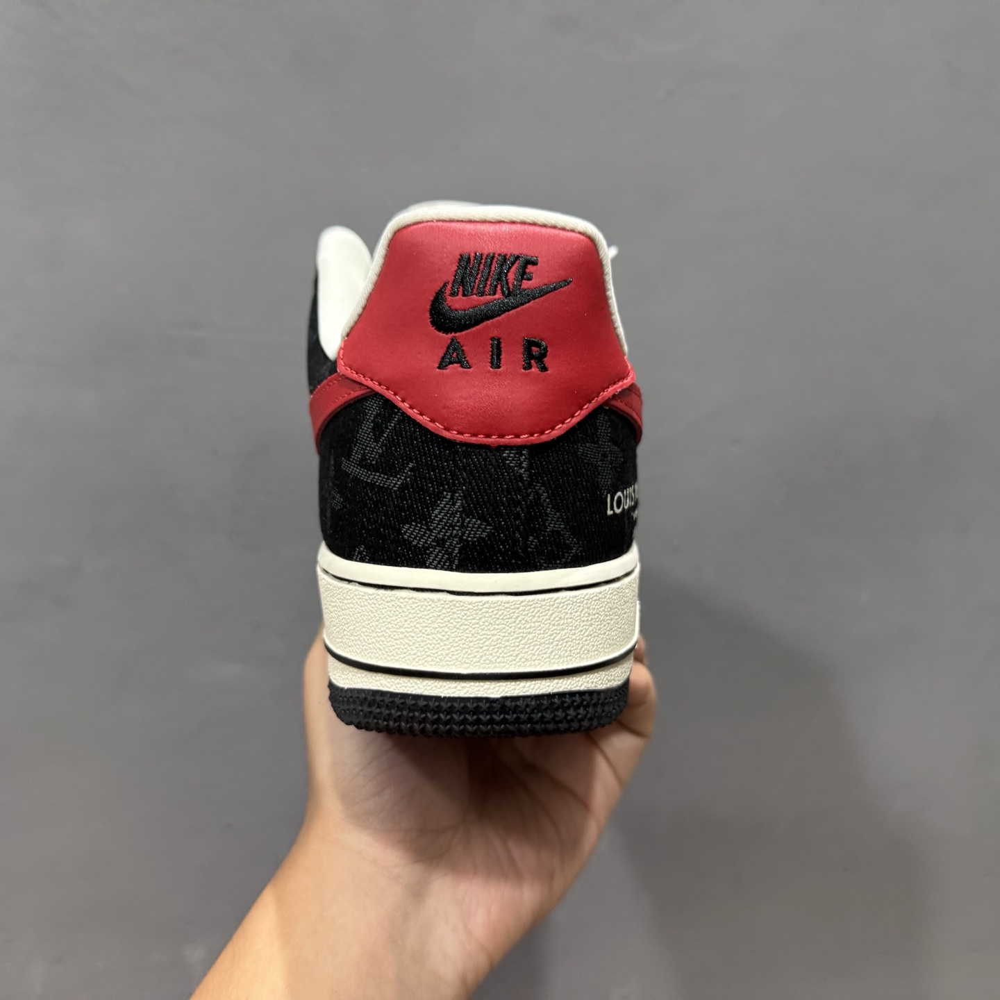 260 SC版Nike Air Force 1'07 Low LV联名 白红黑牛仔 空军一号低帮休闲板鞋 ZD1988-002-Chinese UA Cheap High Quatity Brand Clothes Bags handbags Sneakers wholesale wholesaler seller from China Factory suppliers Fashion Clothing Shoes best Quality Beautiful Price 260 SC版Nike Air Force 1'07 Low LV联名 白红黑牛仔 空军一号低帮休闲板鞋 ZD1988-002