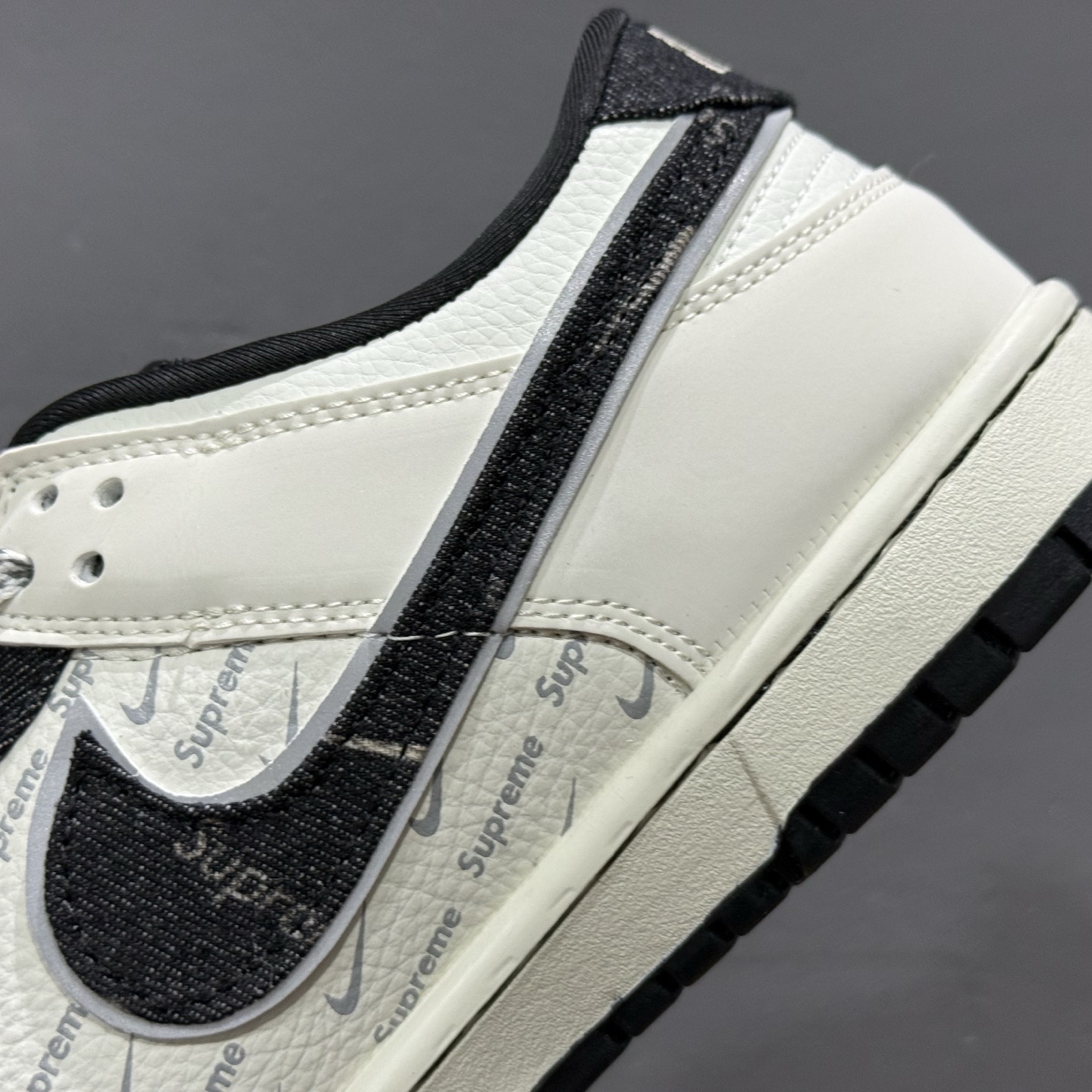 280 SC版Nike SB Dunk Low Sup联名 黑牛仔 低帮休闲板鞋 SC9207-414-Chinese UA Cheap High Quatity Brand Clothes Bags handbags Sneakers wholesale wholesaler seller from China Factory suppliers Fashion Clothing Shoes best Quality Beautiful Price 280 SC版Nike SB Dunk Low Sup联名 黑牛仔 低帮休闲板鞋 SC9207-414