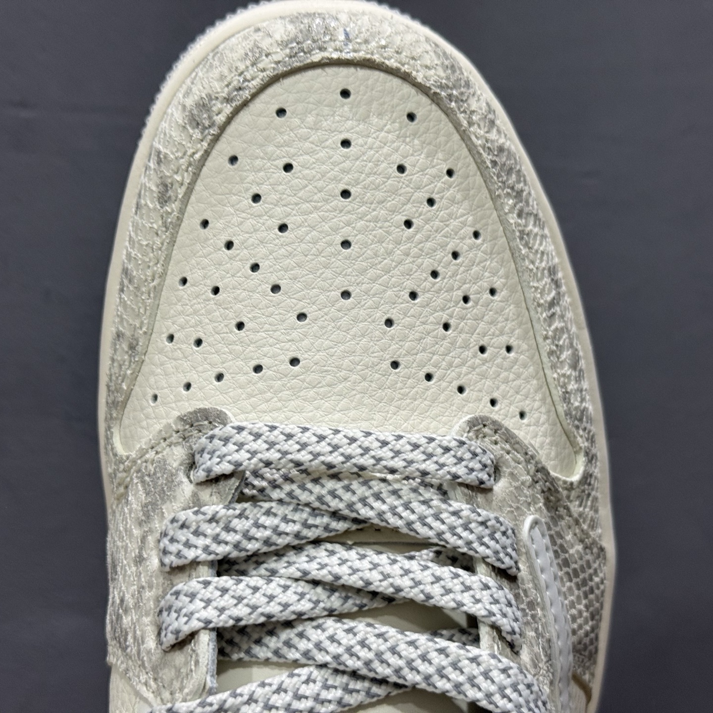 280 XC版Travis Scott x Fragment Design x Air Jordan 1 Low OG SP AJ1 乔1 LV联名 灰蛇纹 低帮文化休闲板鞋 XS7089-620