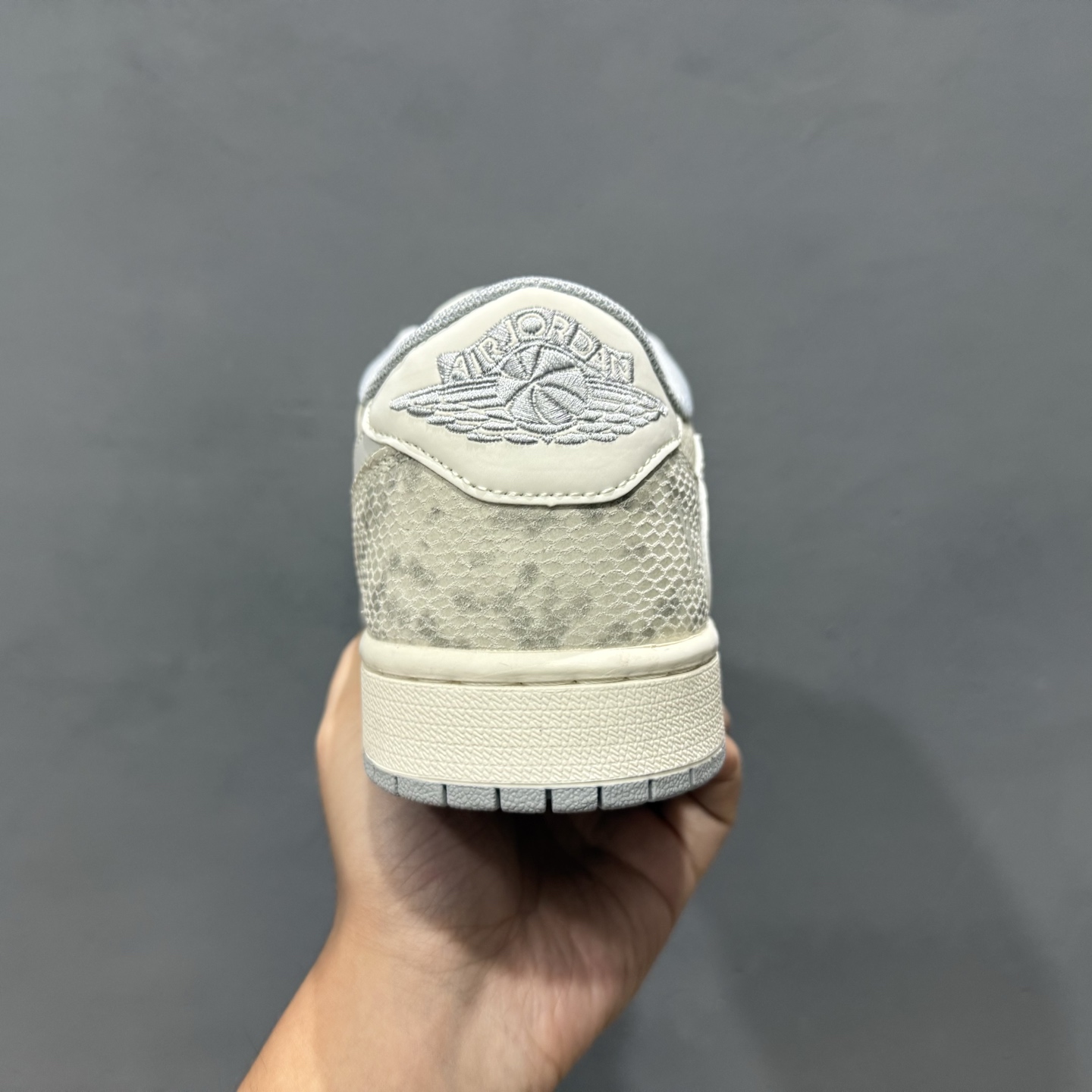 280 XC版Travis Scott x Fragment Design x Air Jordan 1 Low OG SP AJ1 乔1 LV联名 灰蛇纹 低帮文化休闲板鞋 XS7089-620