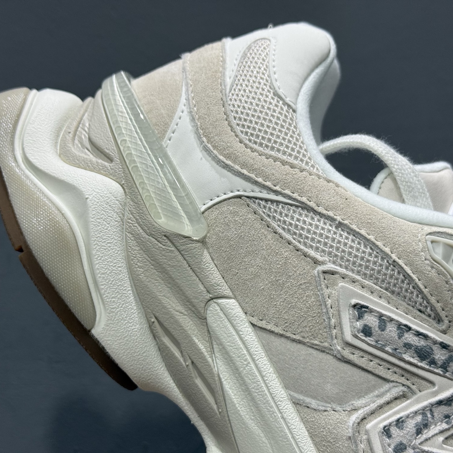 ￥240 纯原 New Balance NB9060 联名款 复古休闲运动慢跑鞋 U9060ASP