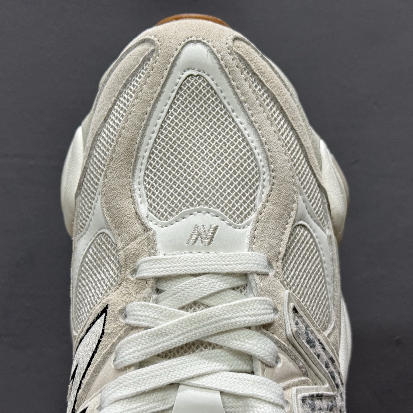 ￥240 纯原 New Balance NB9060 联名款 复古休闲运动慢跑鞋 U9060ASP