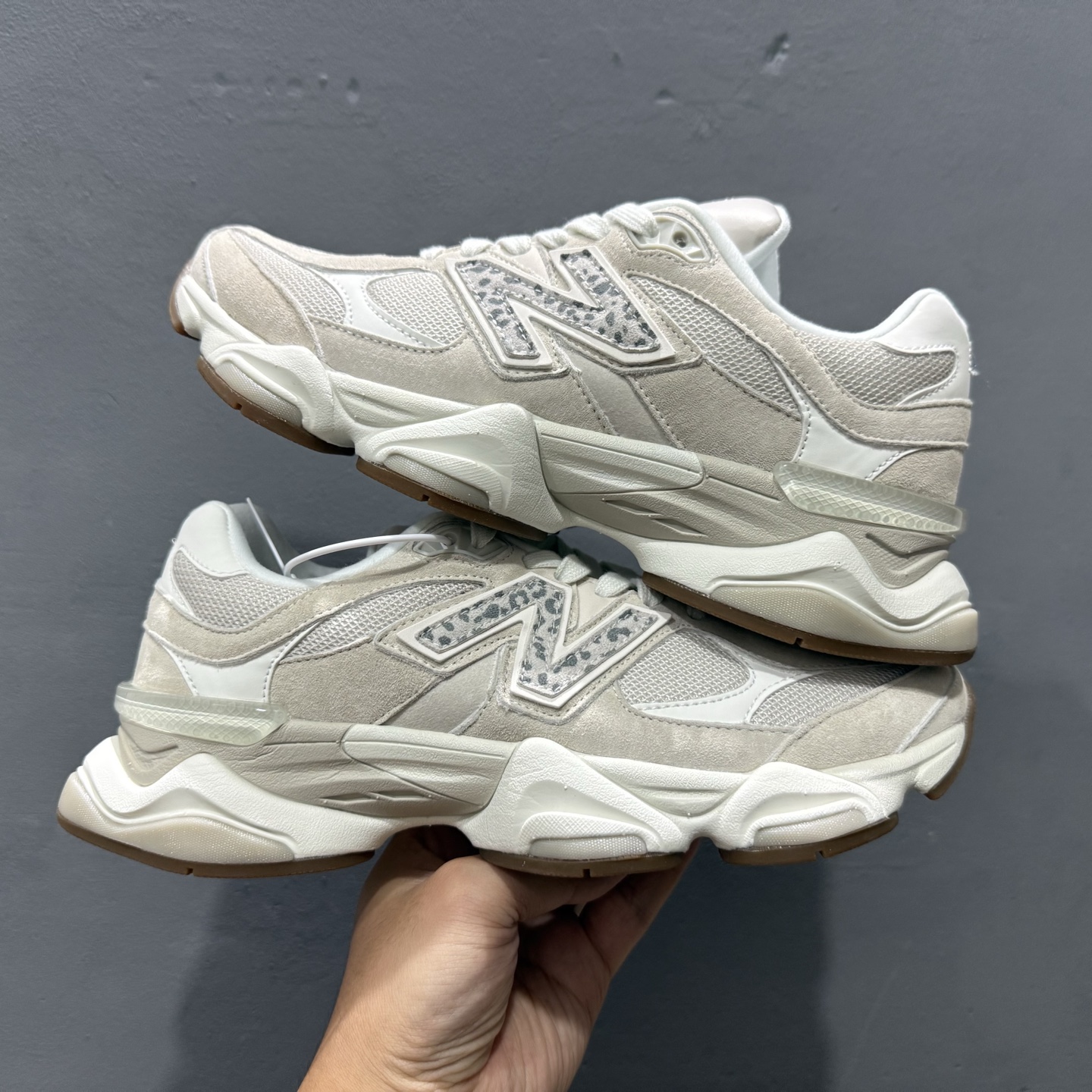 ￥240 纯原 New Balance NB9060 联名款 复古休闲运动慢跑鞋 U9060ASP