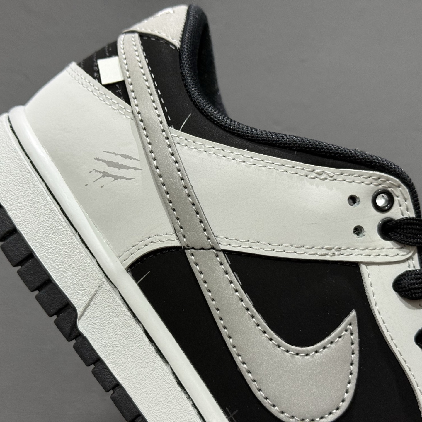 260 Nike SB Dunk Low 拓荒骑士 周年高端定制 低帮休闲板鞋 WB0414-002