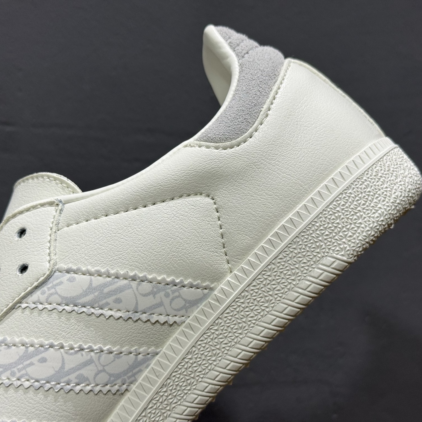 220 Adidas SAMBA OG 德训鞋 高端定制桑巴系列 舒适百搭 低帮休闲板鞋 GJ75808-Chinese UA Cheap High Quatity Brand Clothes Bags handbags Sneakers wholesale wholesaler seller from China Factory suppliers Fashion Clothing Shoes best Quality Beautiful Price 220 Adidas SAMBA OG 德训鞋 高端定制桑巴系列 舒适百搭 低帮休闲板鞋 GJ75808