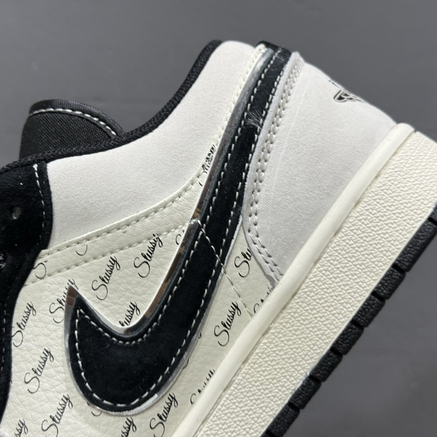 200 独家实拍Air Jordan 1 Low AJ1 乔1 斯图西联名-黑白双拼红标 高端定制 低帮复古篮球鞋 SJ9950-026