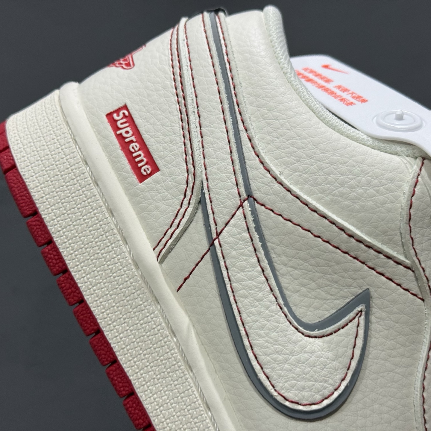 200 独家实拍Air Jordan 1 Low AJ1 乔1 斯图西联名-黑白双拼红标 高端定制 低帮复古篮球鞋 SJ9950-025-Chinese UA Cheap High Quatity Brand Clothes Bags handbags Sneakers wholesale wholesaler seller from China Factory suppliers Fashion Clothing Shoes best Quality Beautiful Price 200 独家实拍Air Jordan 1 Low AJ1 乔1 斯图西联名-黑白双拼红标 高端定制 低帮复古篮球鞋 SJ9950-025