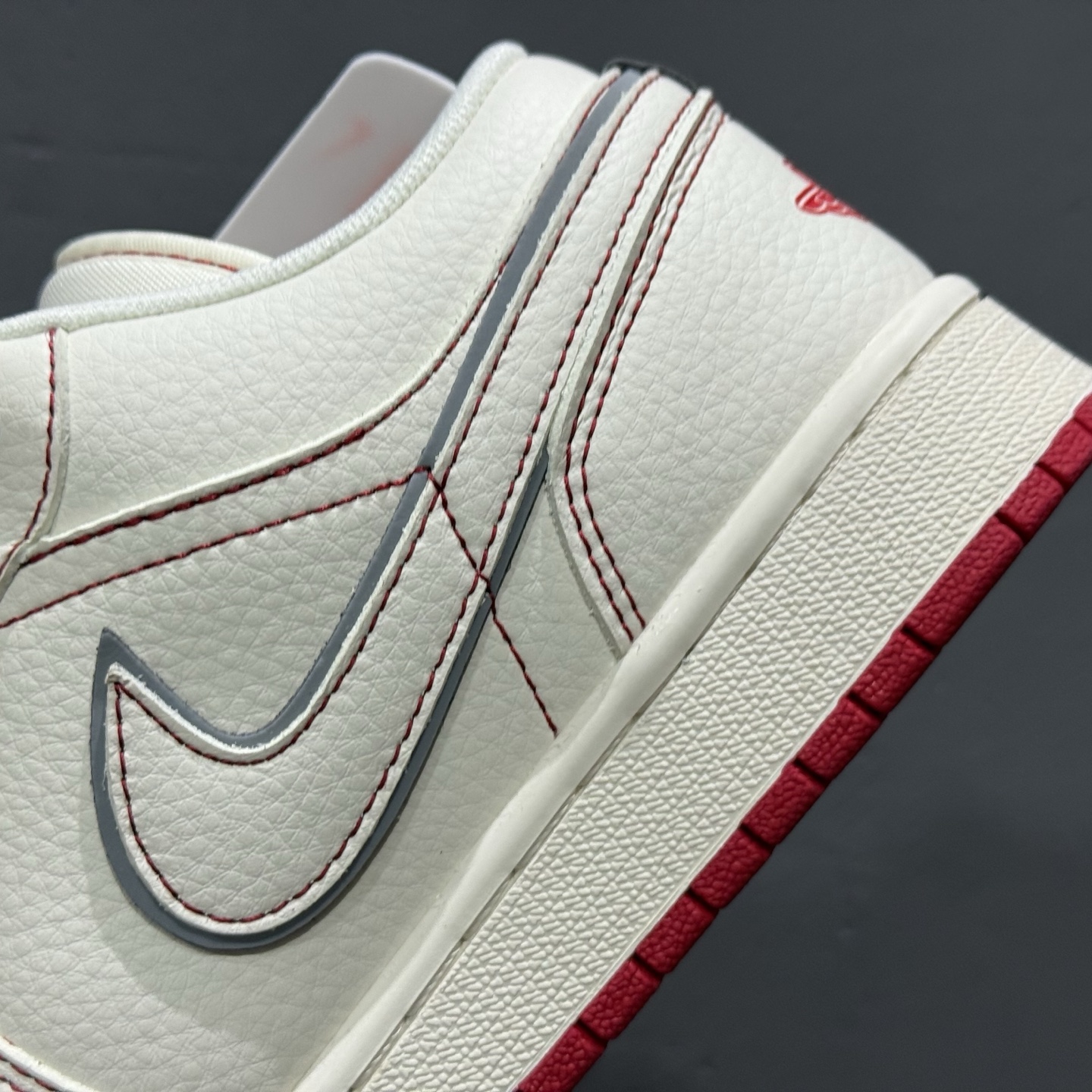 200 独家实拍Air Jordan 1 Low AJ1 乔1 斯图西联名-黑白双拼红标 高端定制 低帮复古篮球鞋 SJ9950-025-Chinese UA Cheap High Quatity Brand Clothes Bags handbags Sneakers wholesale wholesaler seller from China Factory suppliers Fashion Clothing Shoes best Quality Beautiful Price 200 独家实拍Air Jordan 1 Low AJ1 乔1 斯图西联名-黑白双拼红标 高端定制 低帮复古篮球鞋 SJ9950-025