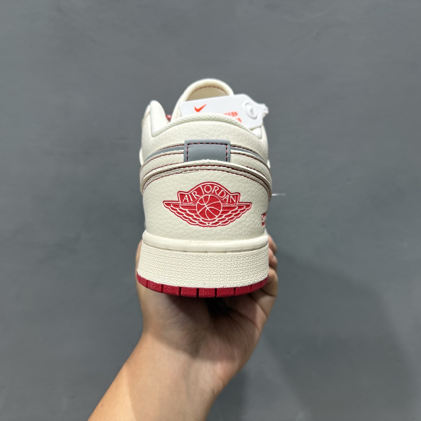 200 独家实拍Air Jordan 1 Low AJ1 乔1 斯图西联名-黑白双拼红标 高端定制 低帮复古篮球鞋 SJ9950-025-Chinese UA Cheap High Quatity Brand Clothes Bags handbags Sneakers wholesale wholesaler seller from China Factory suppliers Fashion Clothing Shoes best Quality Beautiful Price 200 独家实拍Air Jordan 1 Low AJ1 乔1 斯图西联名-黑白双拼红标 高端定制 低帮复古篮球鞋 SJ9950-025