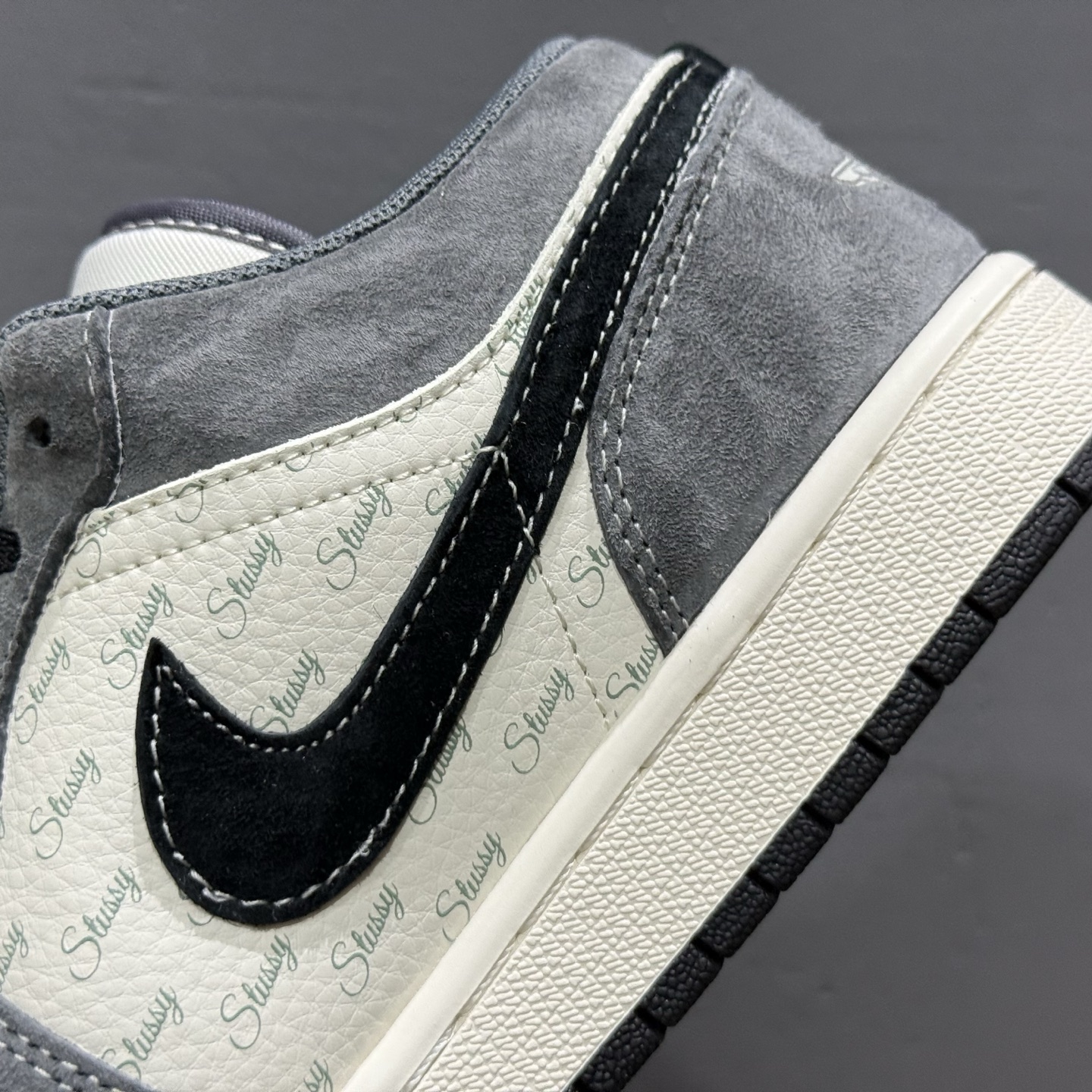 200 独家实拍Air Jordan 1 Low AJ1 乔1 斯图西联名-黑白双拼红标 高端定制 低帮复古篮球鞋 SJ9950-029