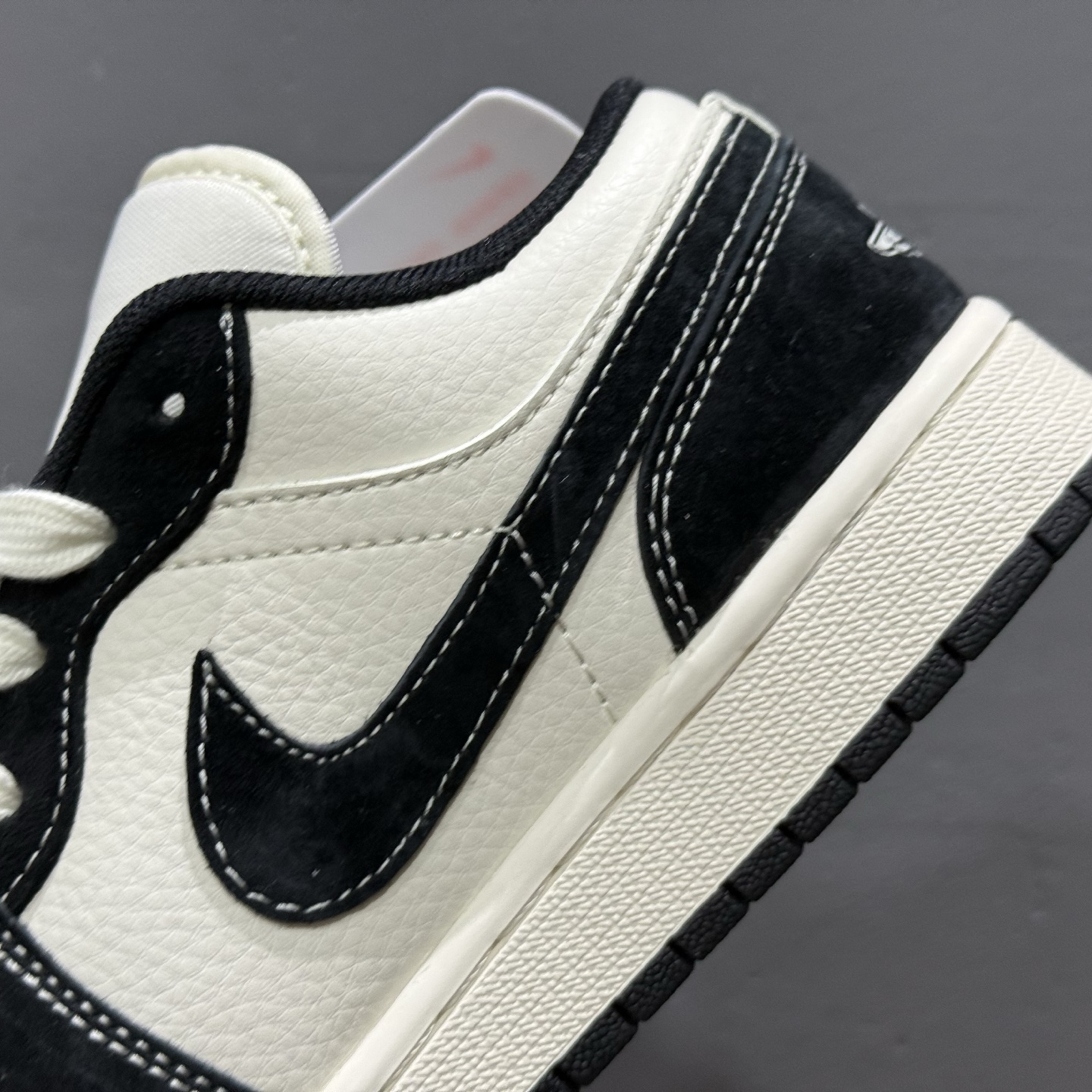 200 独家实拍Air Jordan 1 Low AJ1 乔1 斯图西联名-黑白双拼红标 高端定制 低帮复古篮球鞋 SJ9950